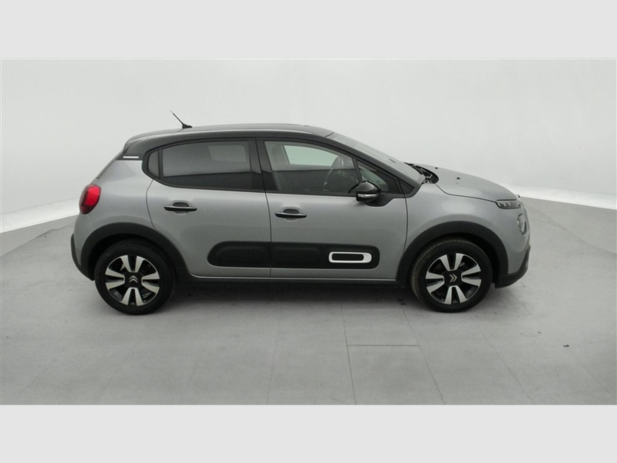 Citroen C3 1.2i PureTech Shine CARPLAY / FULL LED / JA 16" (2023) - Photo 23