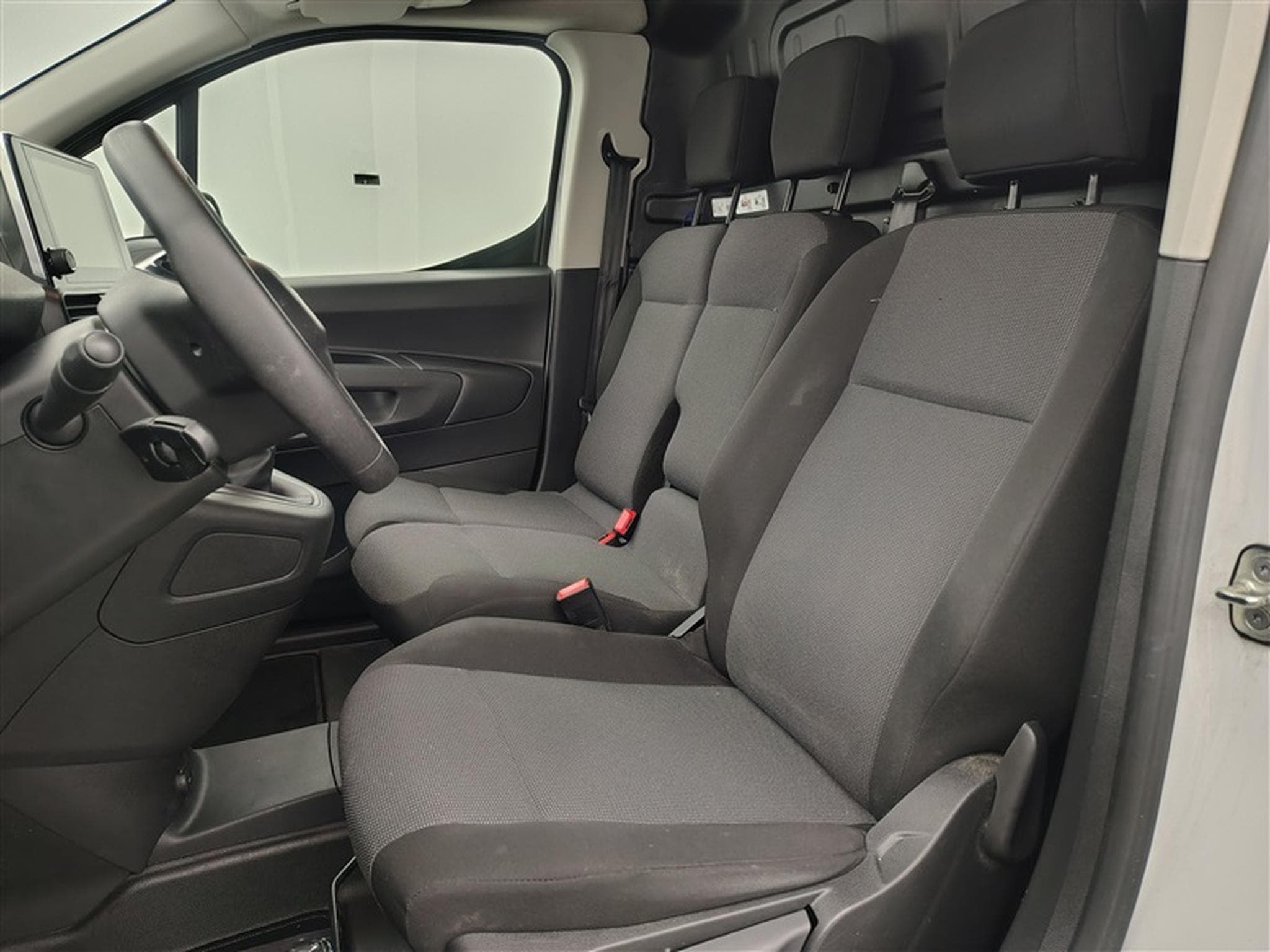 Peugeot Partner 1.2 PureTech 110Cv M 3Pl NAVI / CARPLAY / PDC (2023) - Photo 7