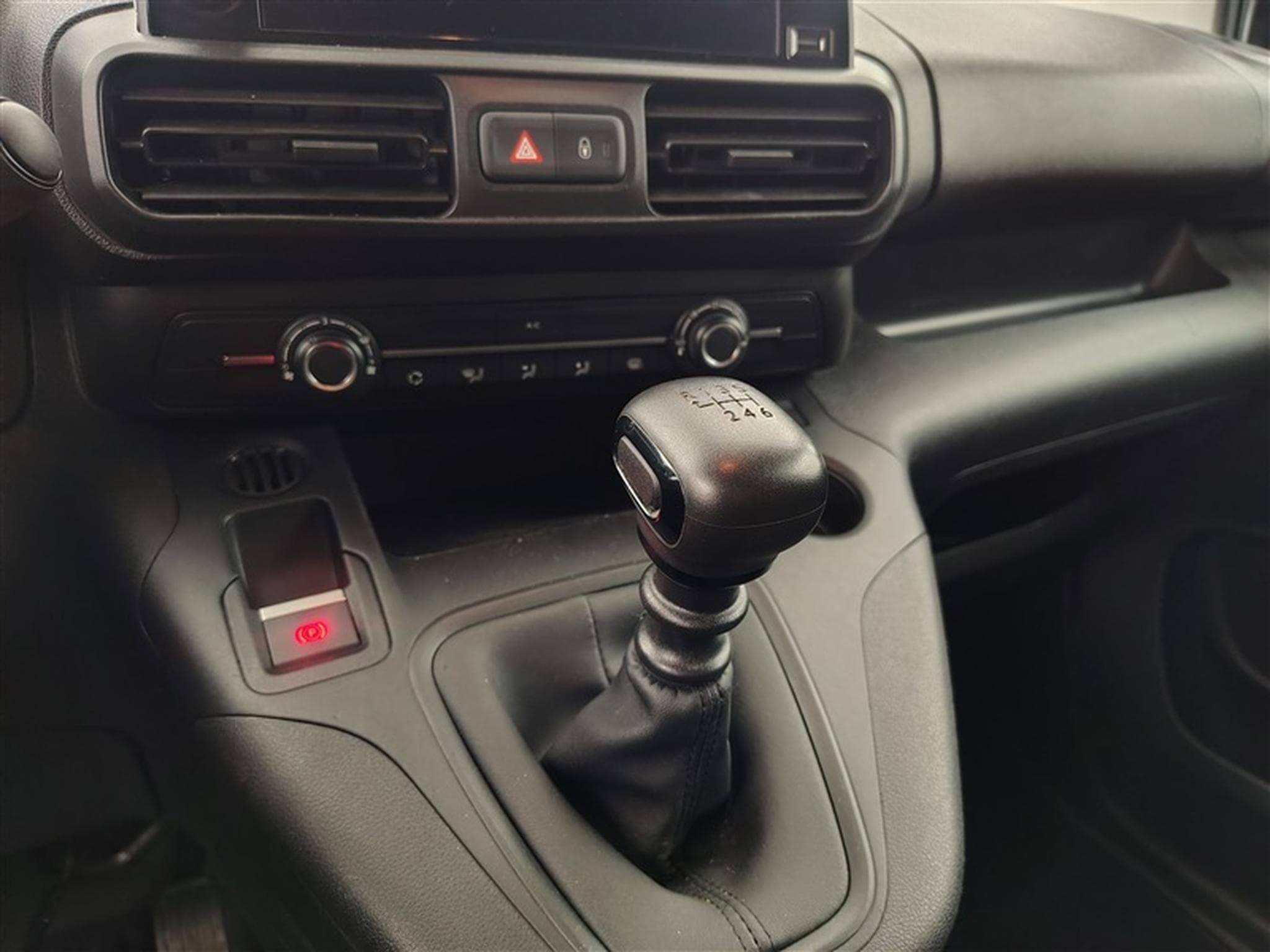 Peugeot Partner 1.2 PureTech 110Cv M 3Pl NAVI / CARPLAY / PDC (2023) - Photo 12