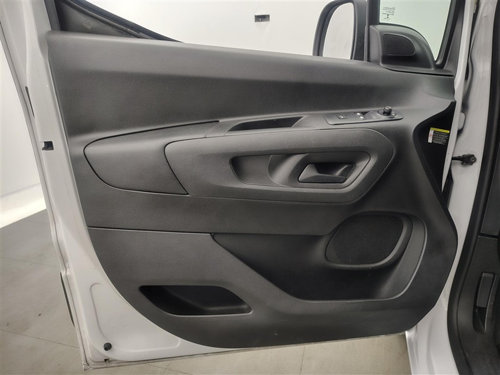Peugeot Partner 1.2 PureTech 110Cv M 3Pl NAVI / CARPLAY / PDC (2023) - Photo 16