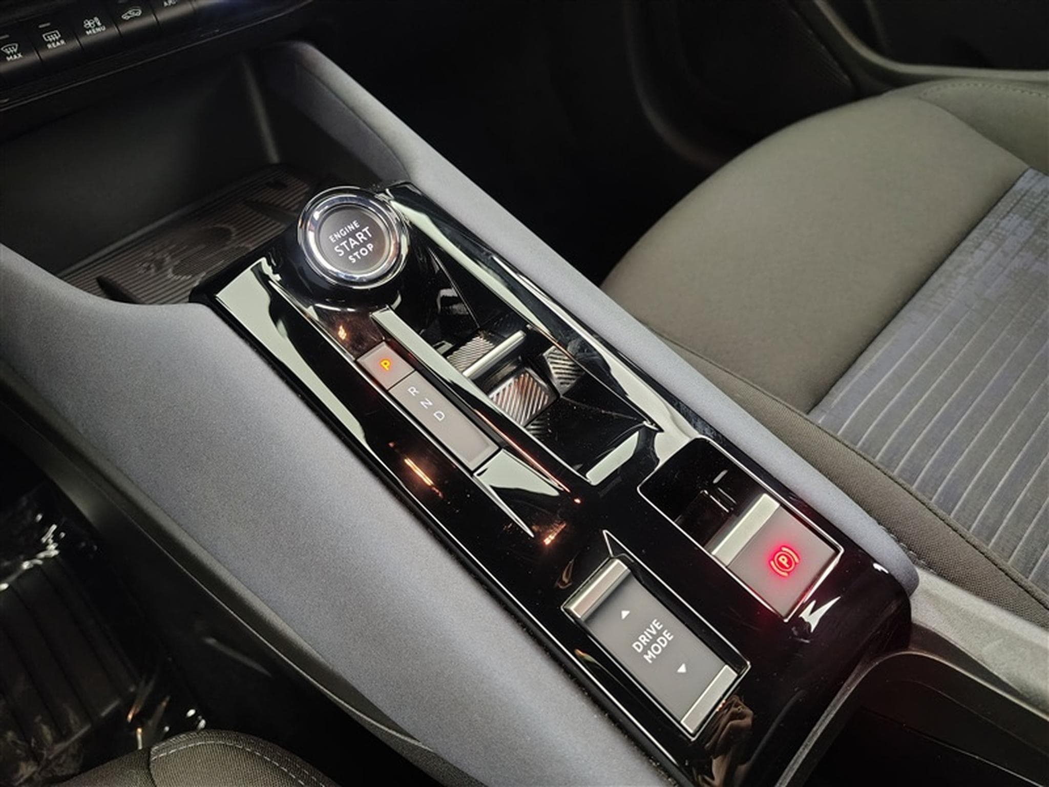 Alfa-Romeo Junior 1.2 Hybrid Ibrida 626 Edct6 *NAVI/CARPLAY/FULL LED/CAMERA* (2026) - Photo 12