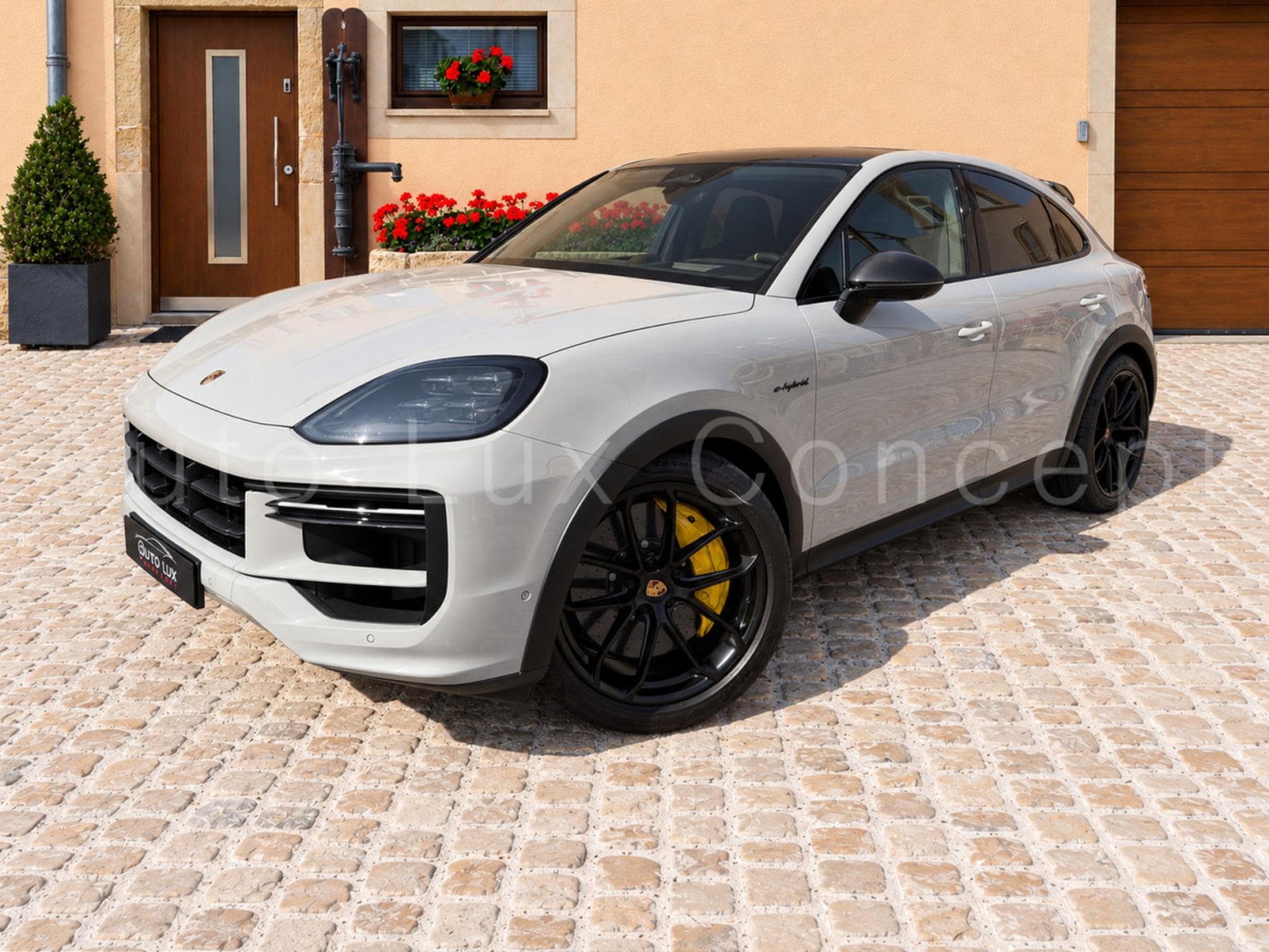 Porsche Cayenne Turbo E-Hybrid Coupé avec Pack GT (2026) - Photo 1