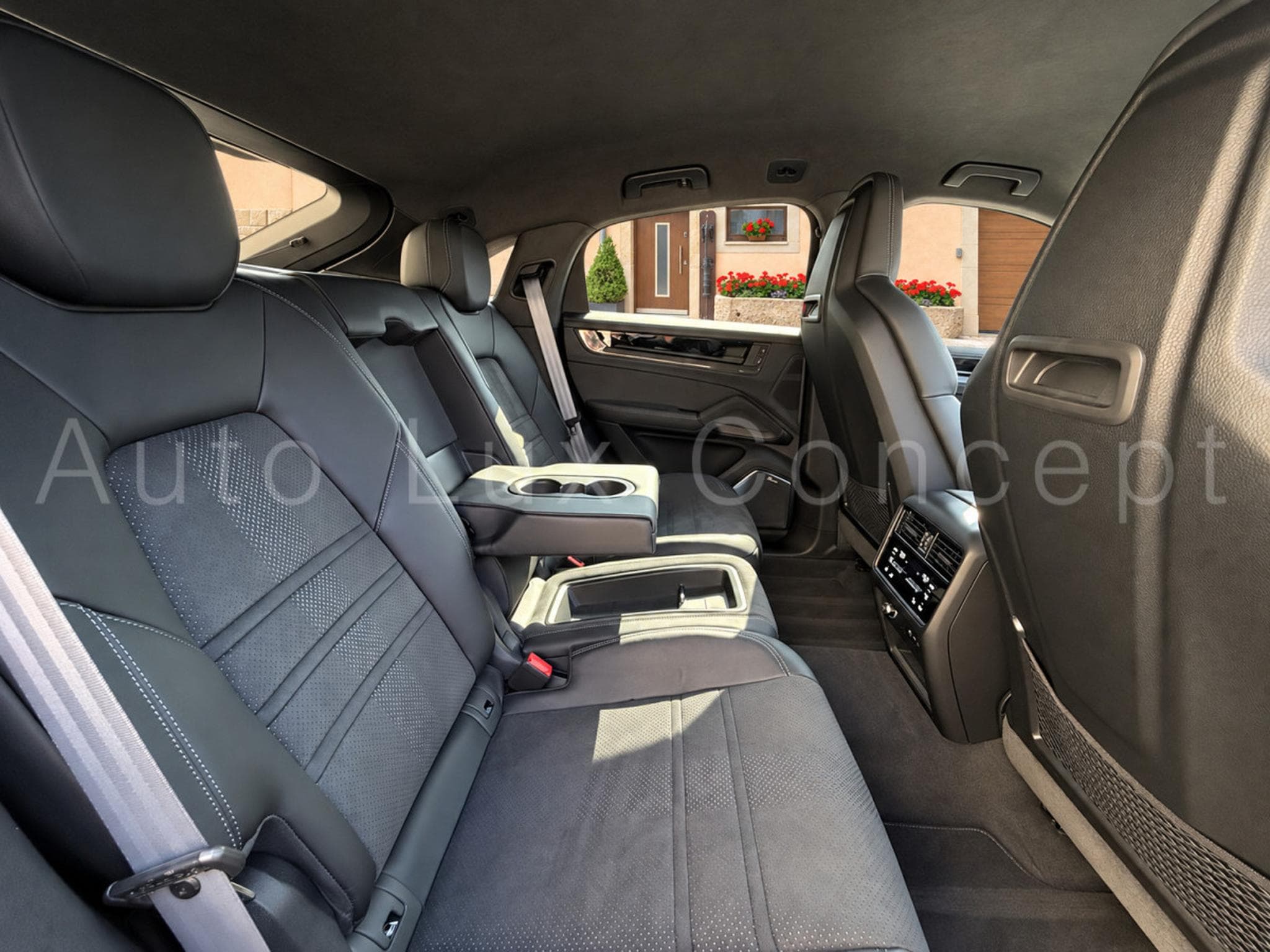 Porsche Cayenne Turbo E-Hybrid Coupé avec Pack GT (2026) - Photo 9