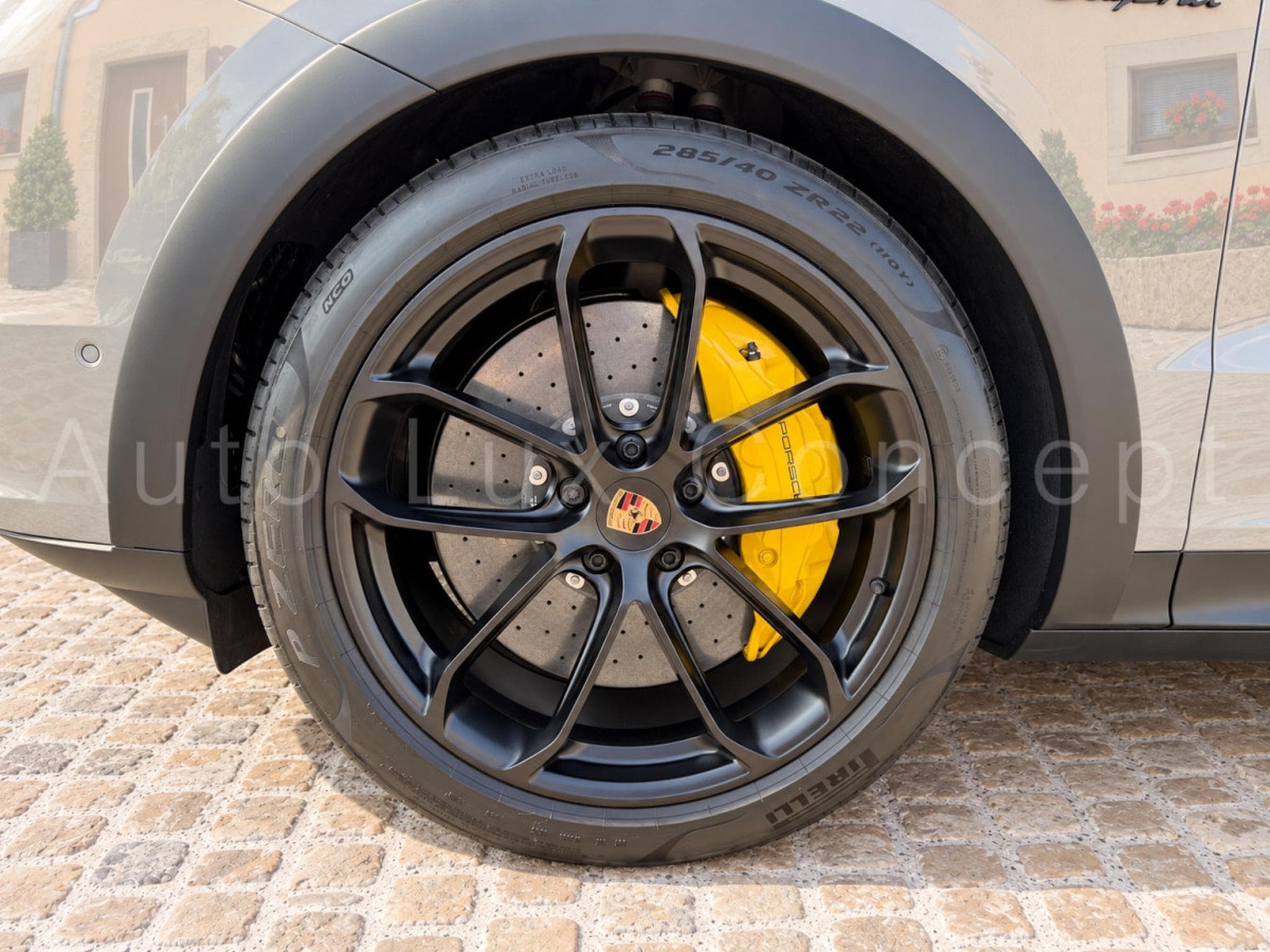 Porsche Cayenne Turbo E-Hybrid Coupé avec Pack GT (2026) - Photo 11