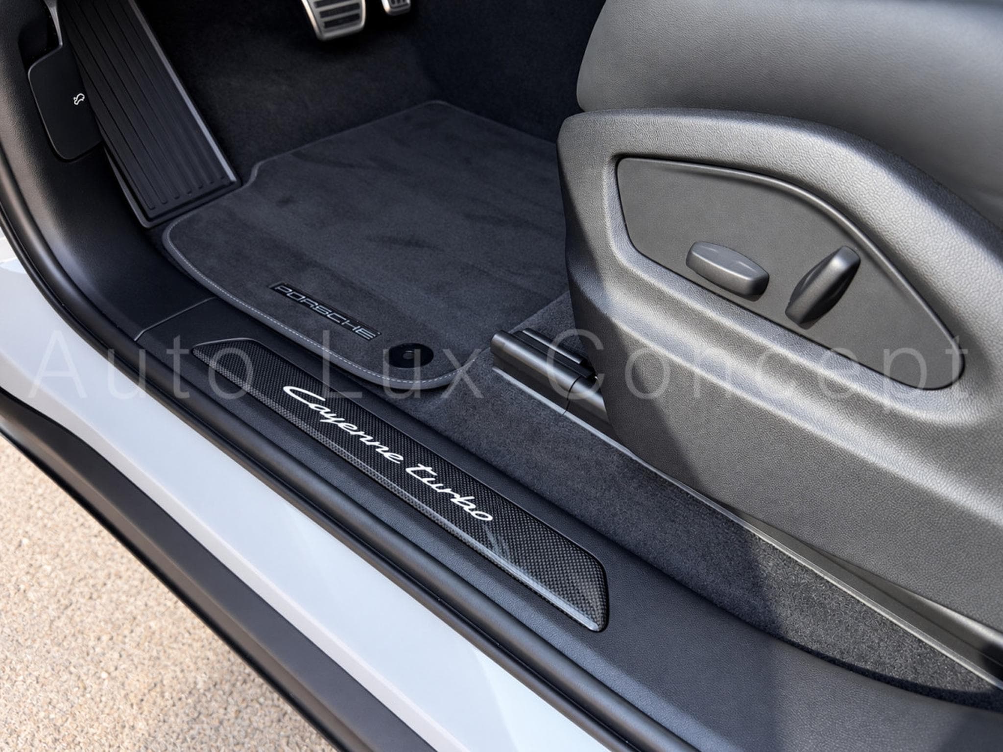 Porsche Cayenne Turbo E-Hybrid Coupé avec Pack GT (2026) - Photo 17