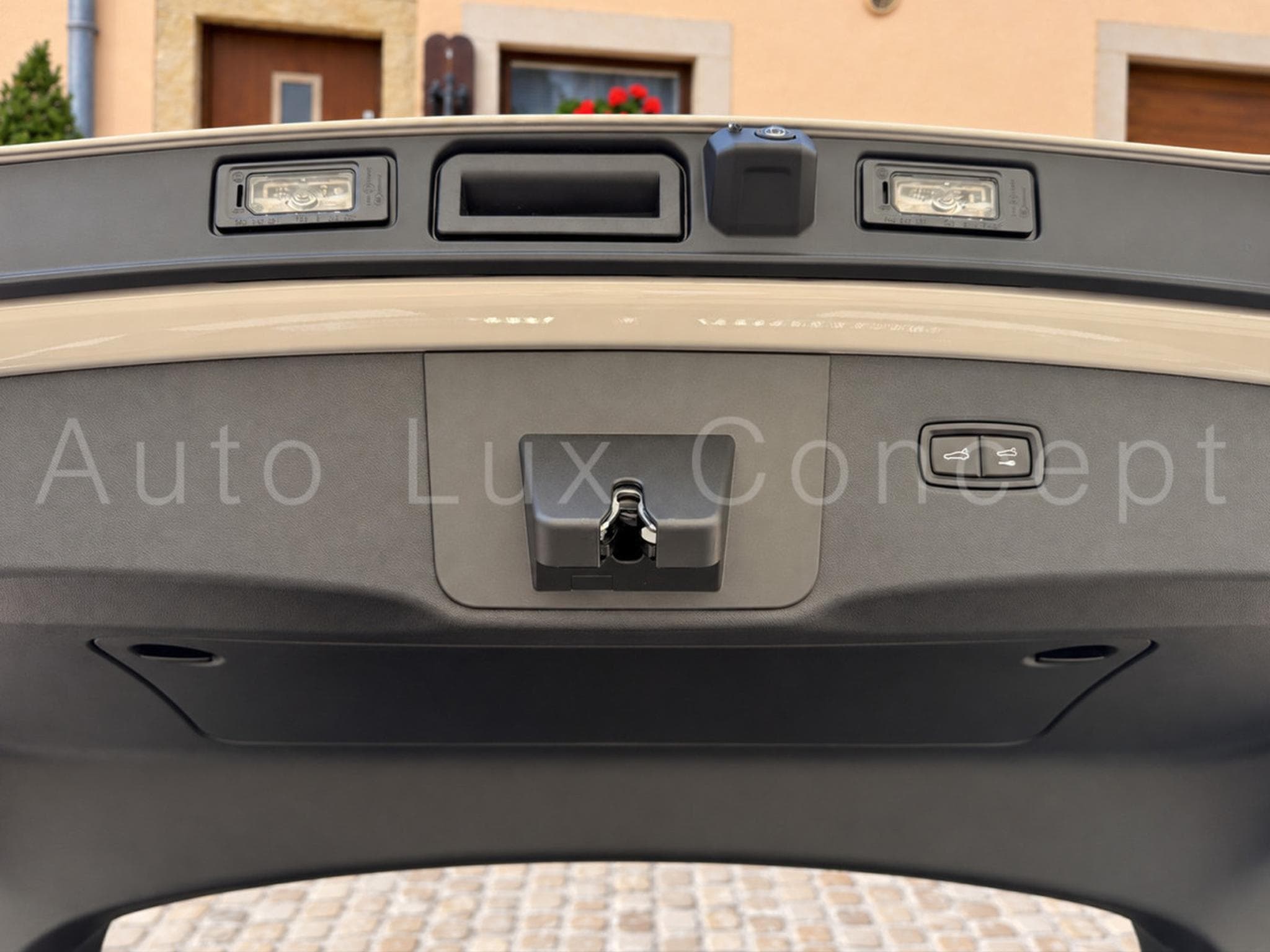 Porsche Cayenne Turbo E-Hybrid Coupé avec Pack GT (2026) - Photo 25