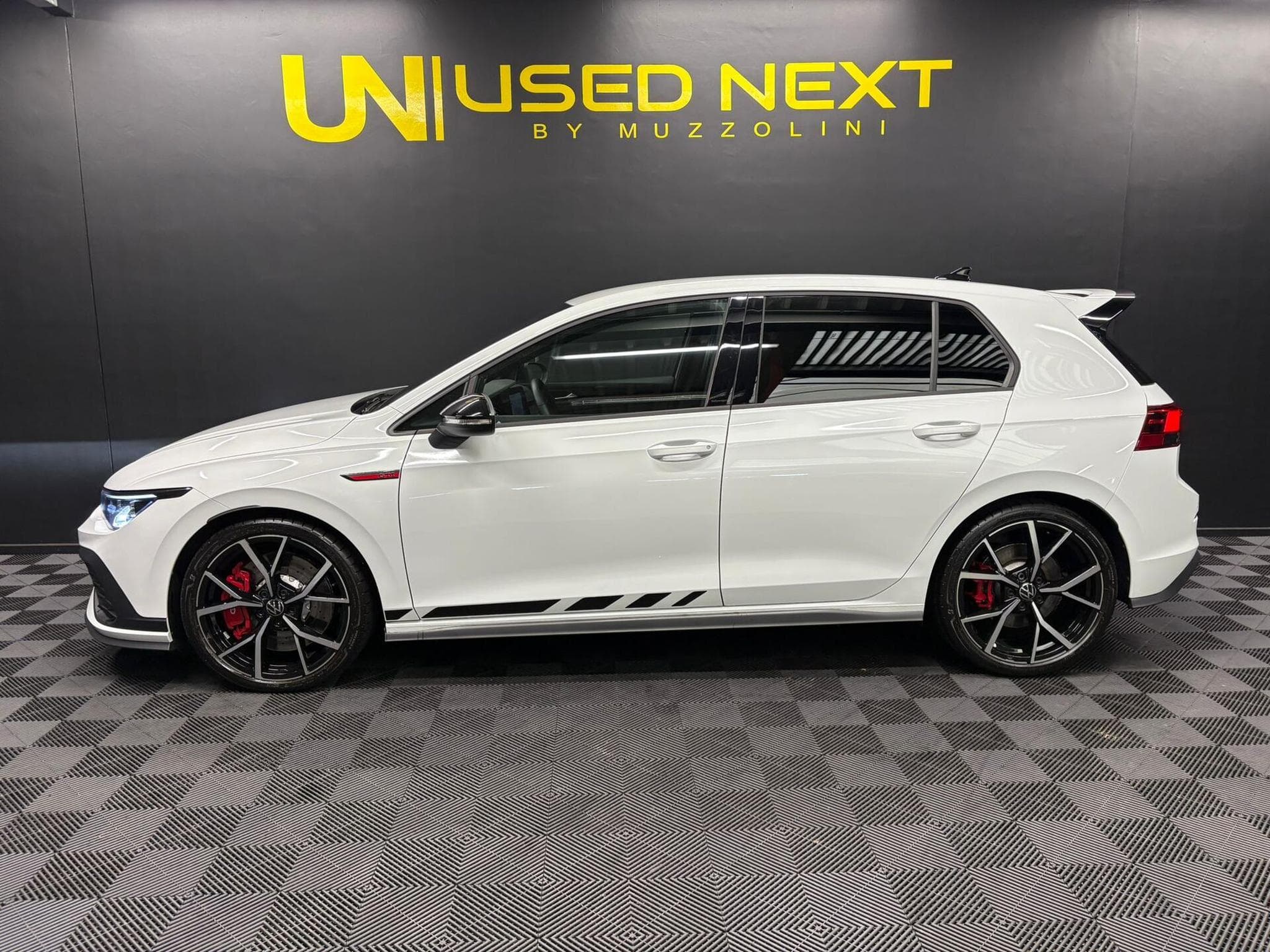 VW Golf GTI Clubsport 300cv DSG7 CAMERA/HUD/Harman Kardon (2023) - Foto 4