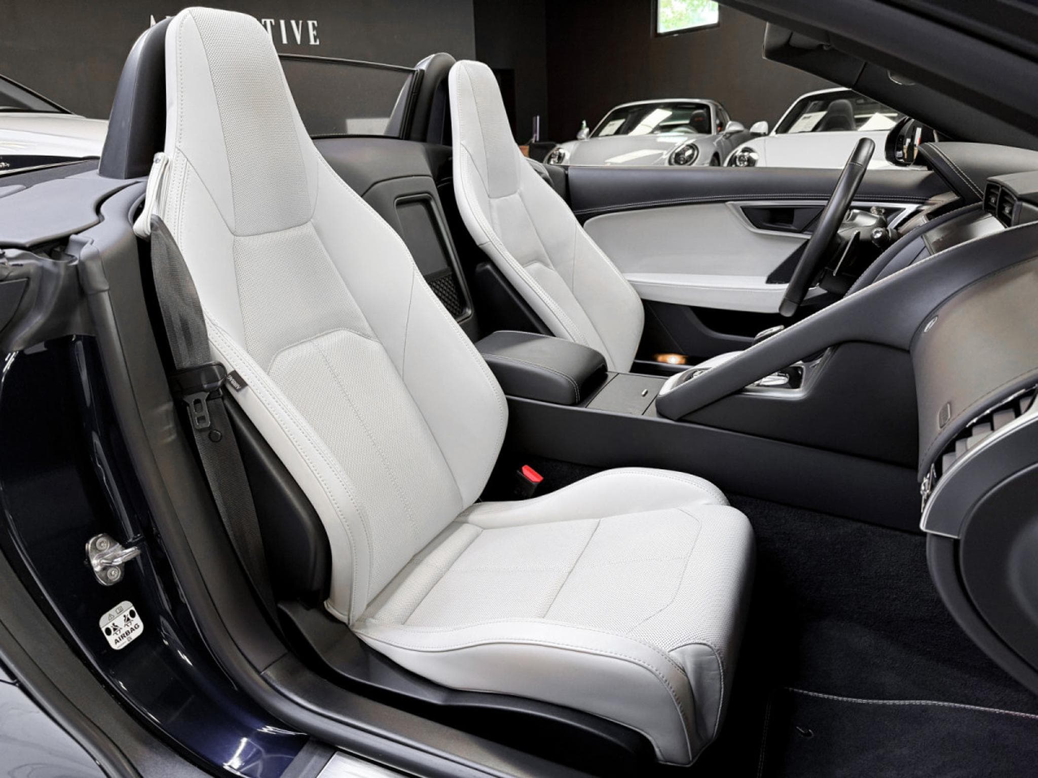Jaguar F-Type P300 Cabriolet R-Dynamic / Meridian / LED / 1.Hand (2021) - Photo 10