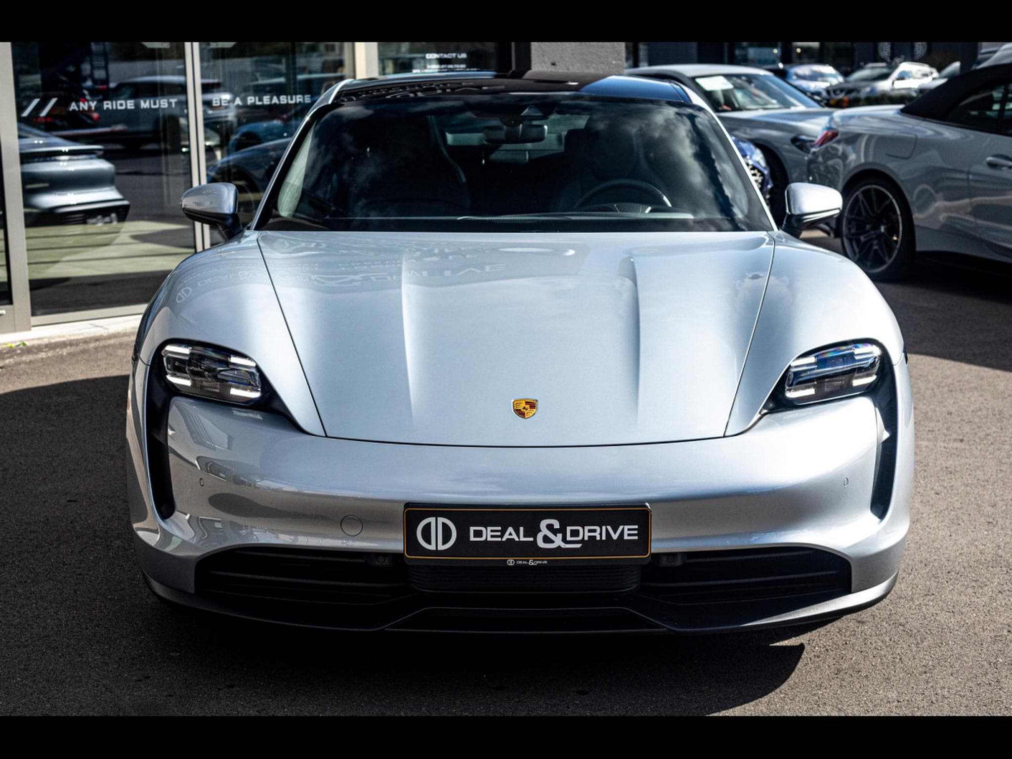 Porsche Taycan (408 CH) - DOLOMITE GREY (2025) - Photo 5