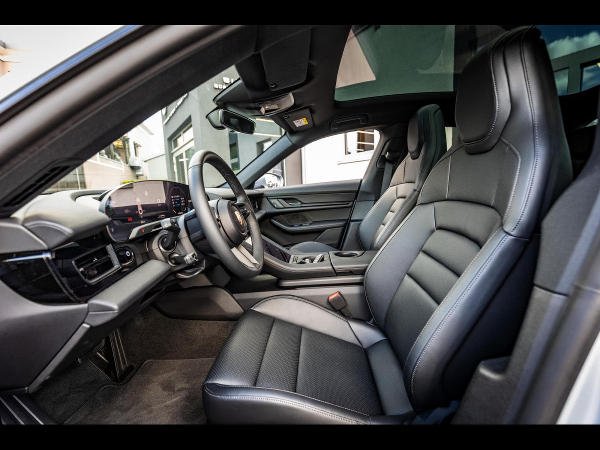 Porsche Taycan (408 CH) - DOLOMITE GREY (2025) - Photo 12