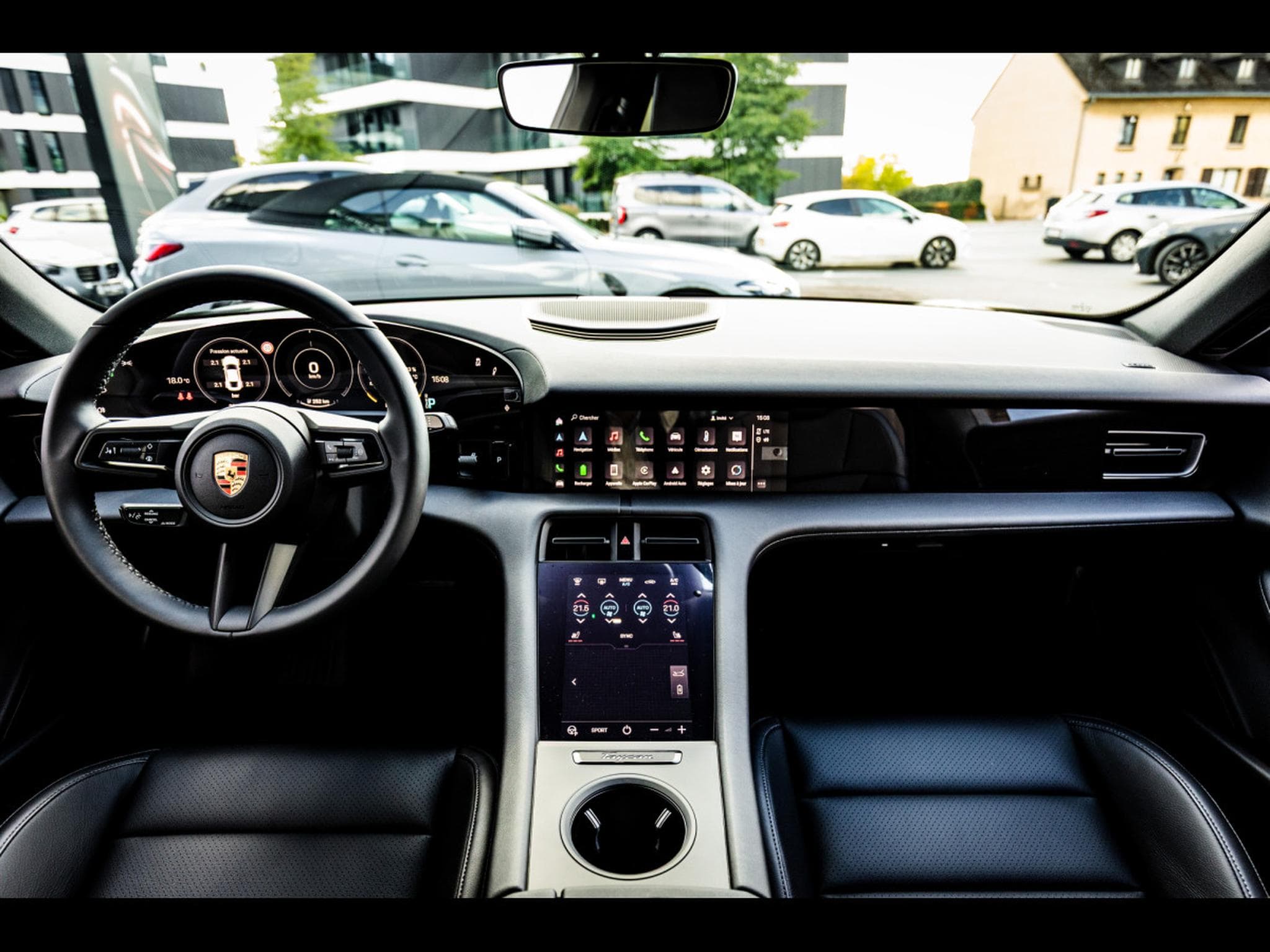 Porsche Taycan (408 CH) - DOLOMITE GREY (2025) - Photo 15