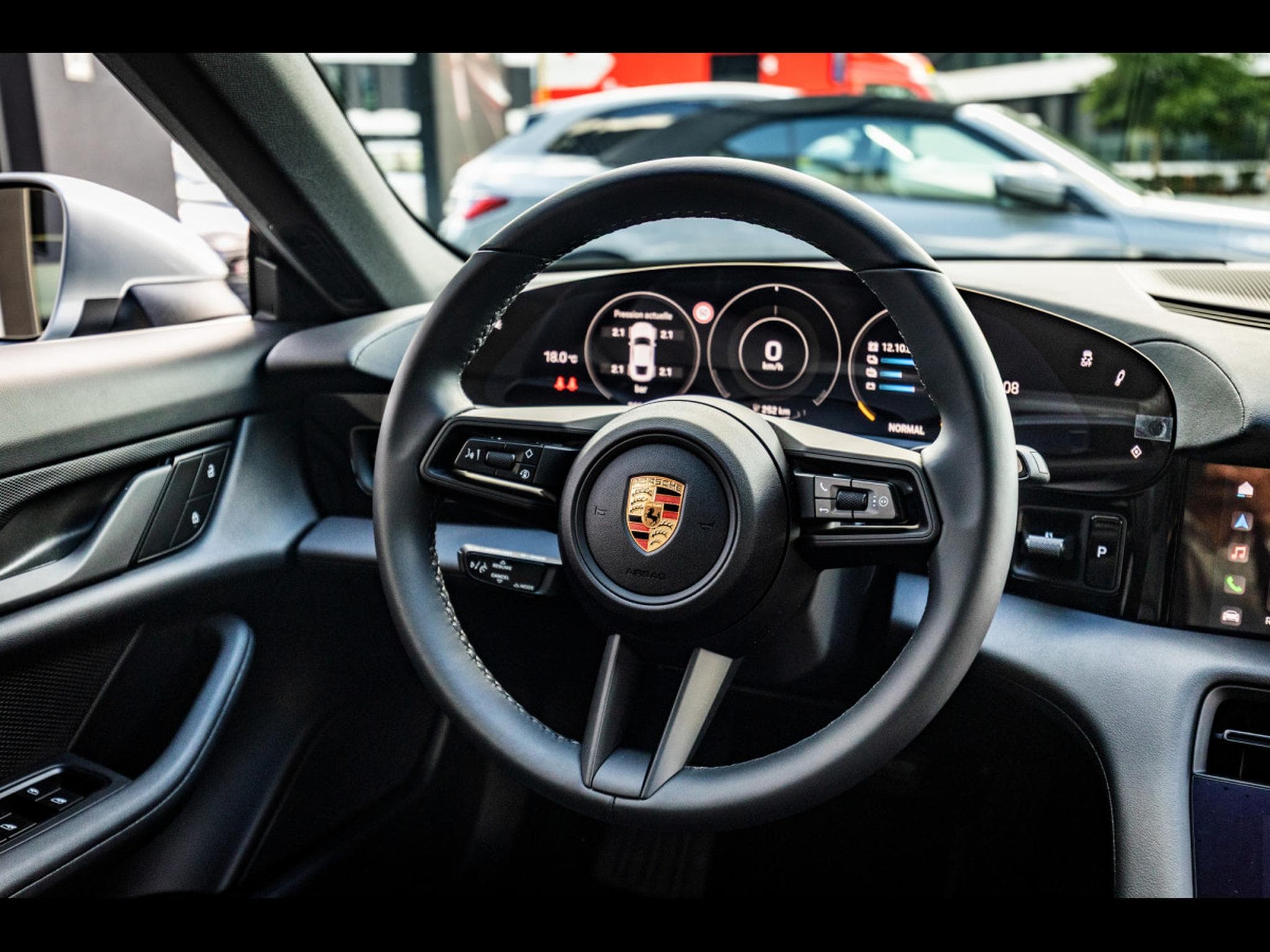 Porsche Taycan (408 CH) - DOLOMITE GREY (2025) - Photo 13