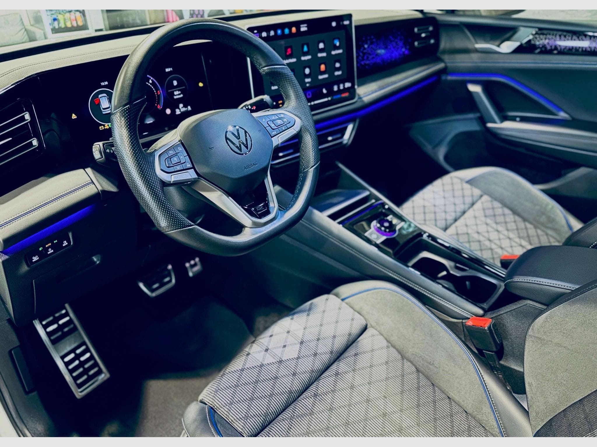 VW Tiguan TIGUAN R-LINE TDI 4MOTION DSG (2024) - Foto 7