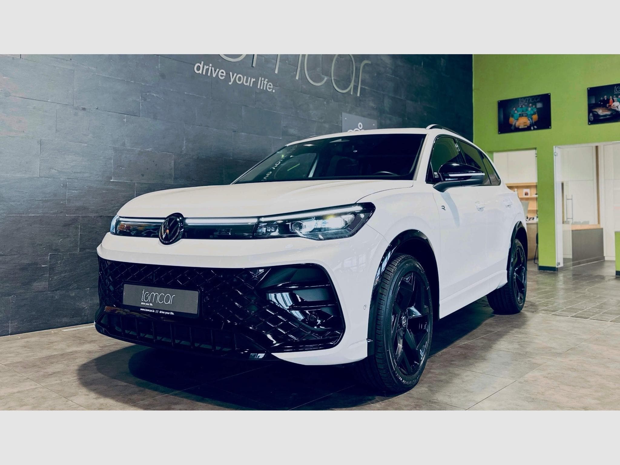 VW Tiguan TIGUAN R-LINE TDI 4MOTION DSG (2024) - Foto 2