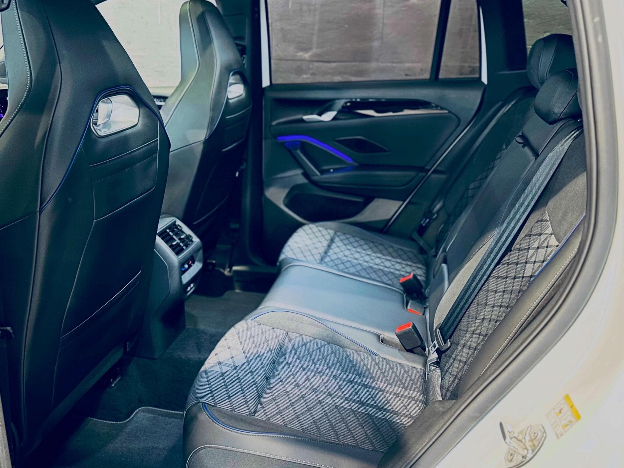 VW Tiguan TIGUAN R-LINE TDI 4MOTION DSG (2024) - Foto 13
