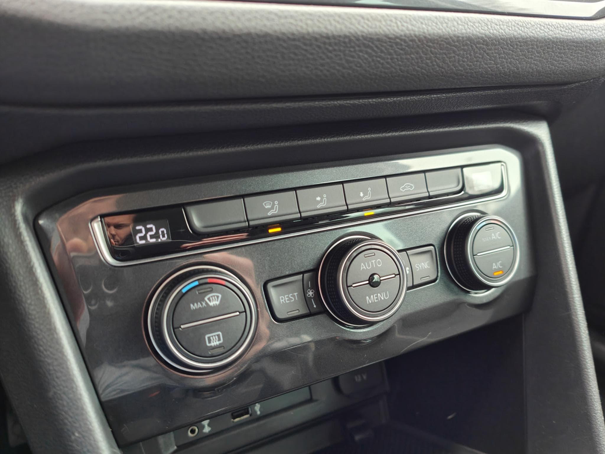 VW Tiguan 2.0 TDI DSG 4MOTION CARPLAY GPS BLUETOOTH RADAR AV/ARR (2016) - Photo 15