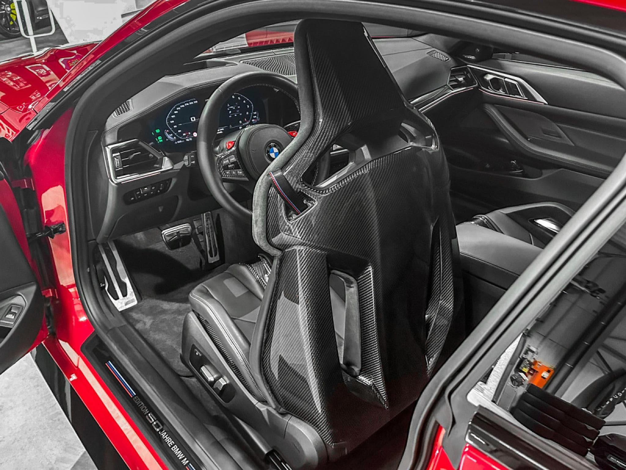 BMW M4 Competition 50 Jahre Edition M/ AKRAPOVIC EXHAUST (2023) - Photo 7