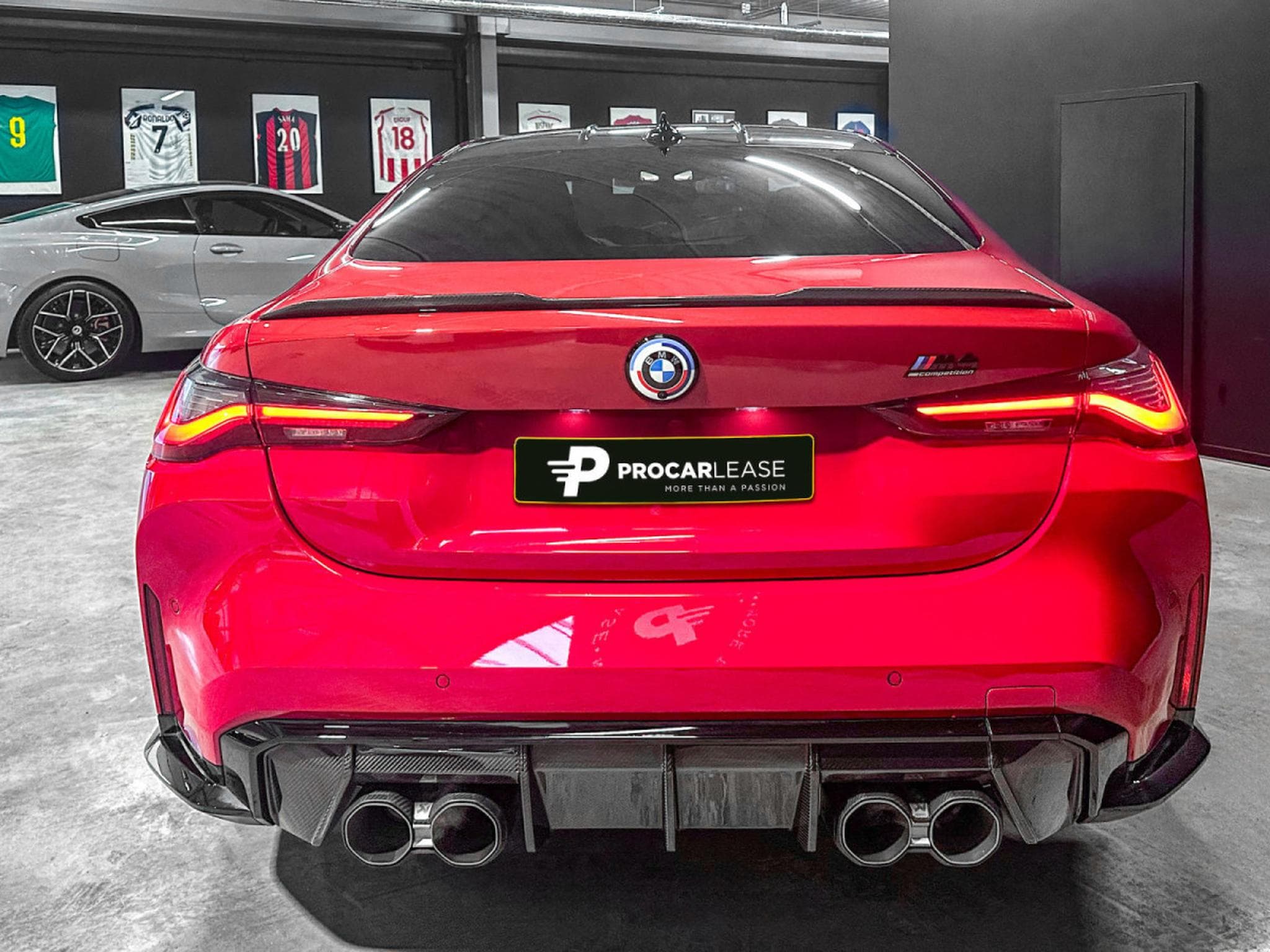 BMW M4 Competition 50 Jahre Edition M/ AKRAPOVIC EXHAUST (2023) - Photo 15