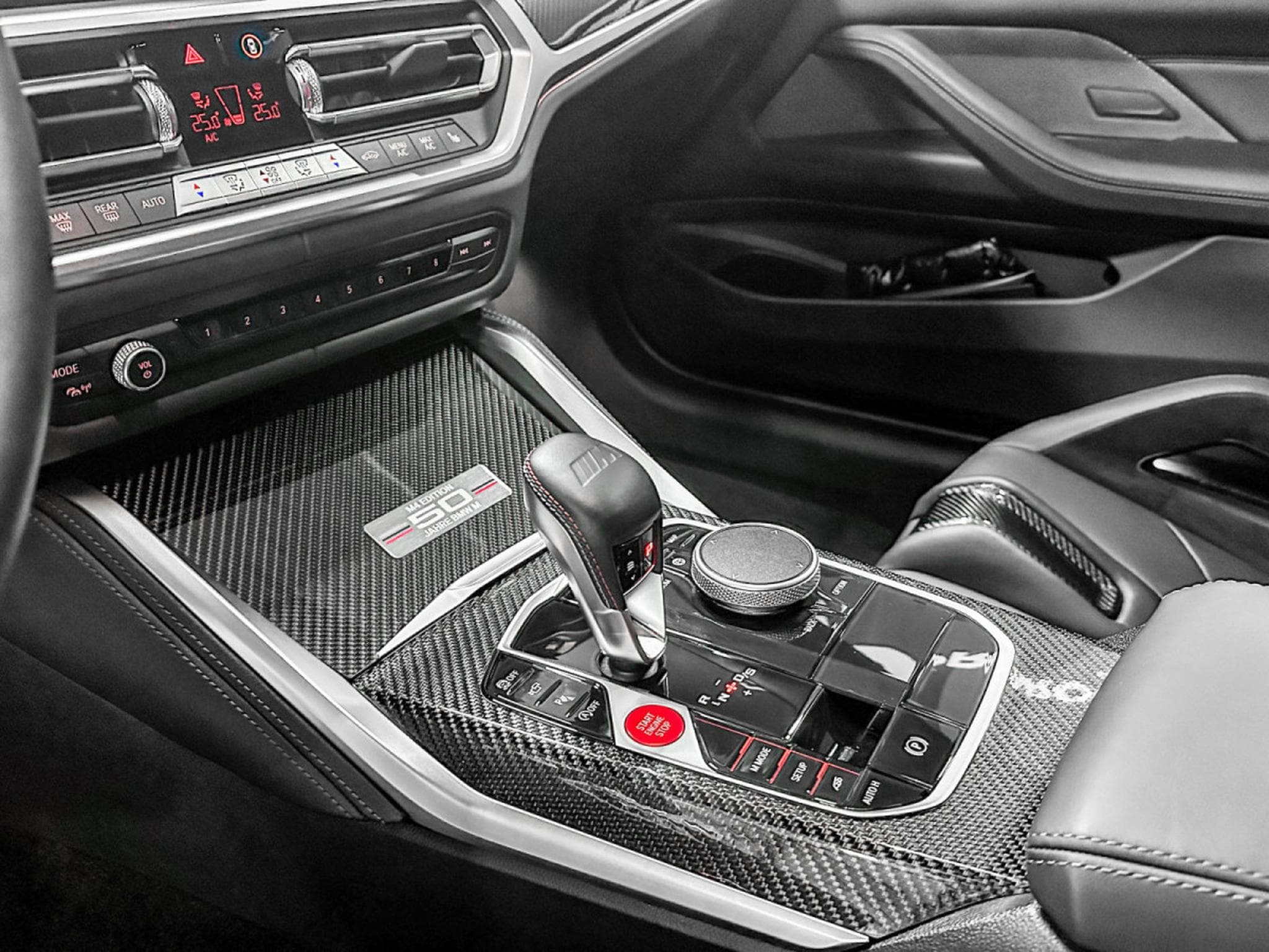 BMW M4 Competition 50 Jahre Edition M/ AKRAPOVIC EXHAUST (2023) - Photo 19
