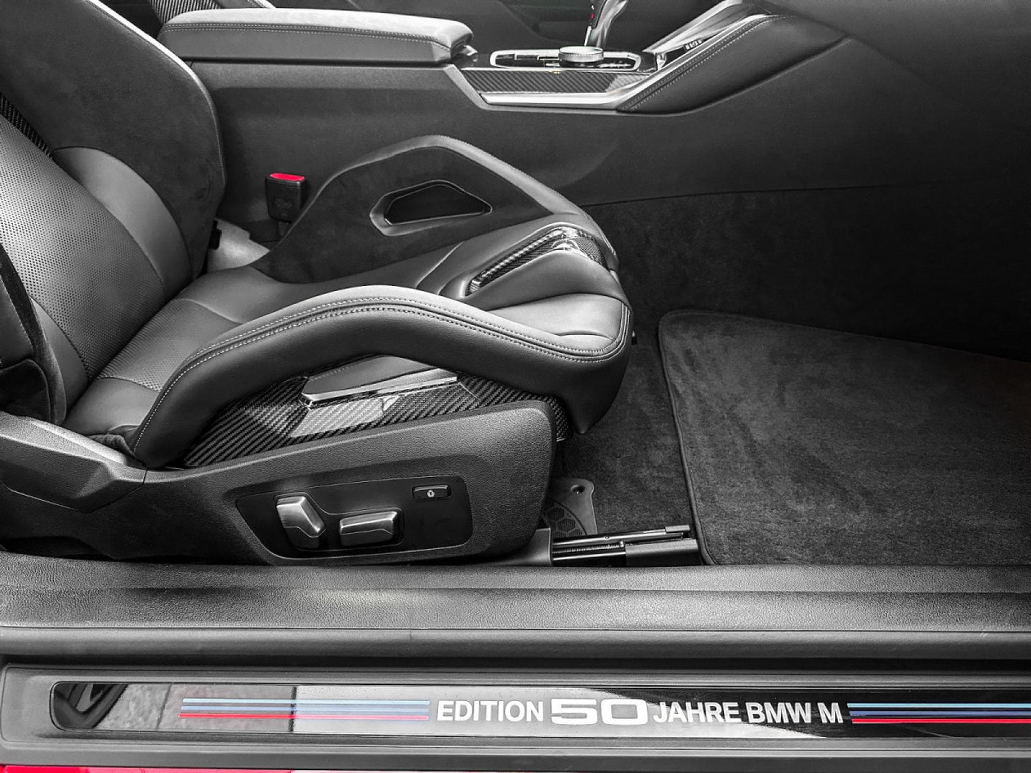 BMW M4 Competition 50 Jahre Edition M/ AKRAPOVIC EXHAUST (2023) - Photo 17