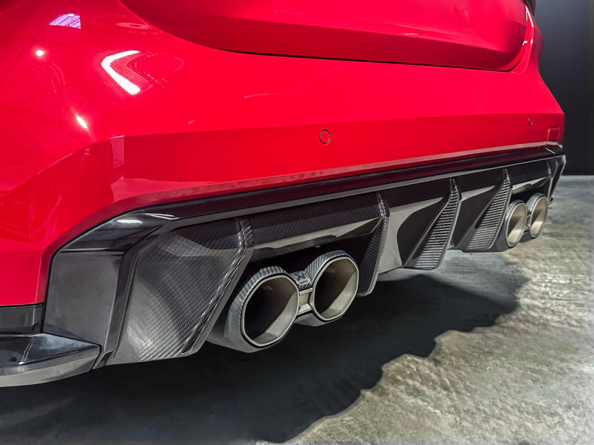 BMW M4 Competition 50 Jahre Edition M/ AKRAPOVIC EXHAUST (2023) - Photo 22