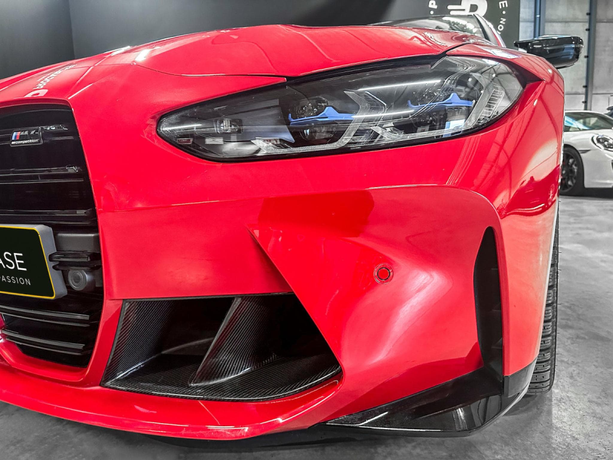 BMW M4 Competition 50 Jahre Edition M/ AKRAPOVIC EXHAUST (2023) - Photo 25