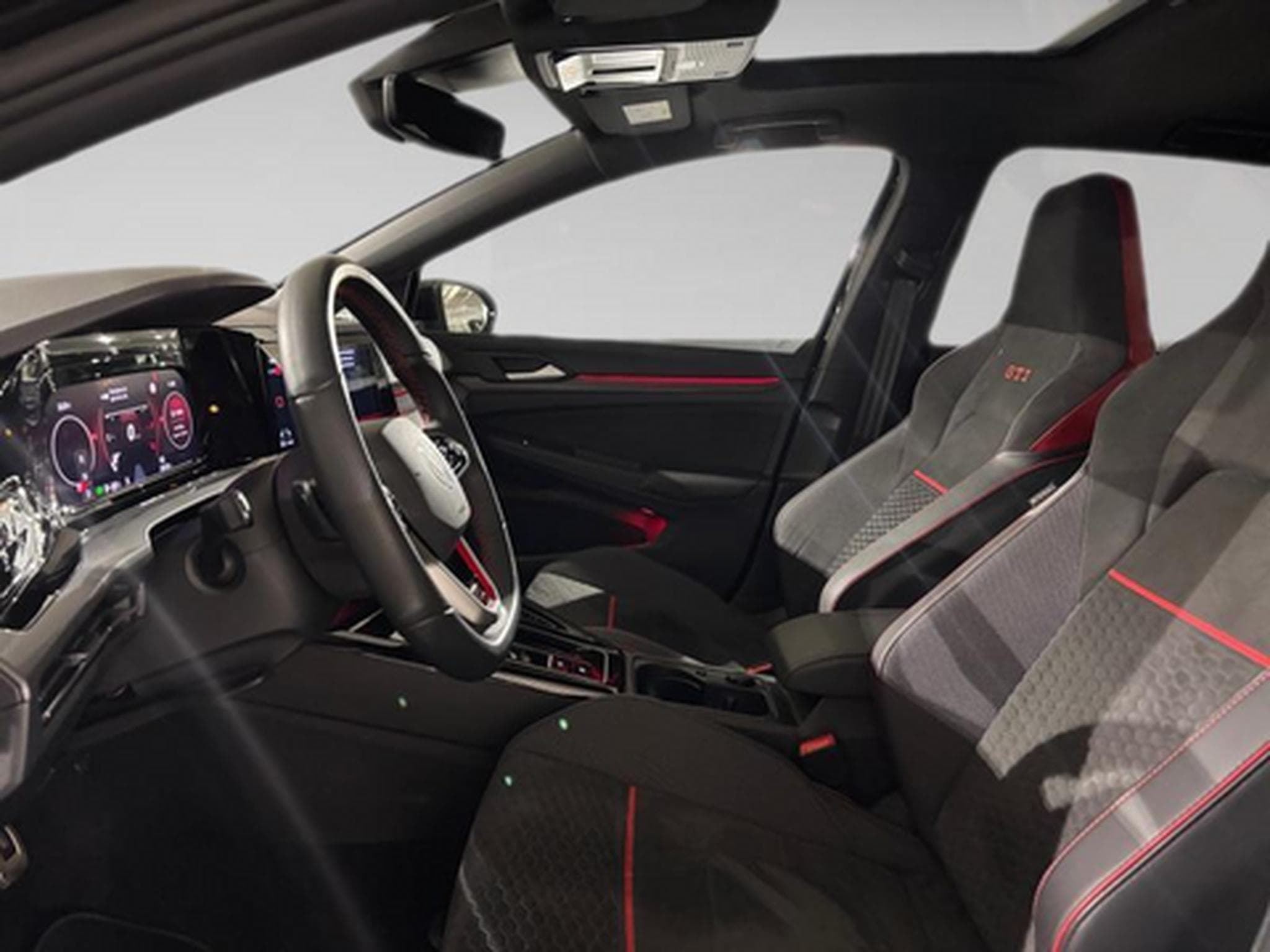 VW Golf VIII 2.0 TSI 221kW GTI Clubsport DSG (2024) - Photo 4