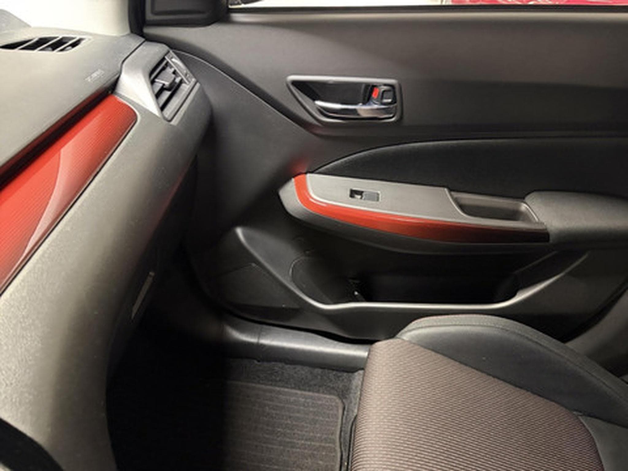 Suzuki Swift 1.4 Sport 48V Hybrid (2024) - Photo 13