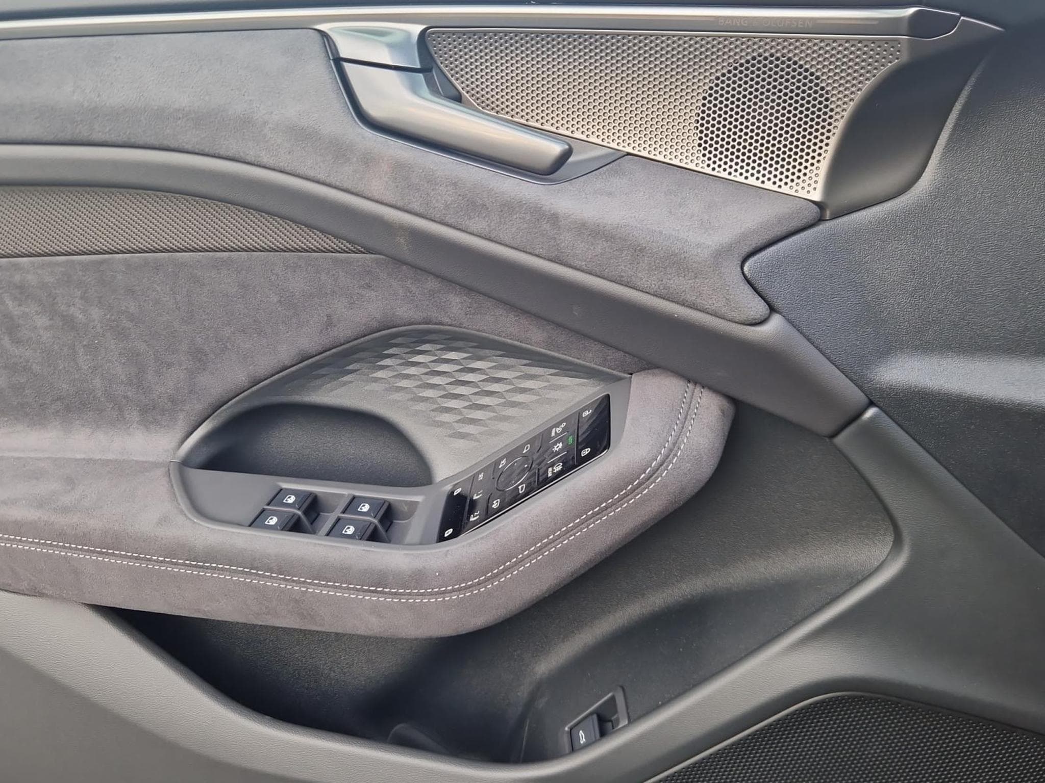 Audi A6 Avant S line (2026) - Photo 15
