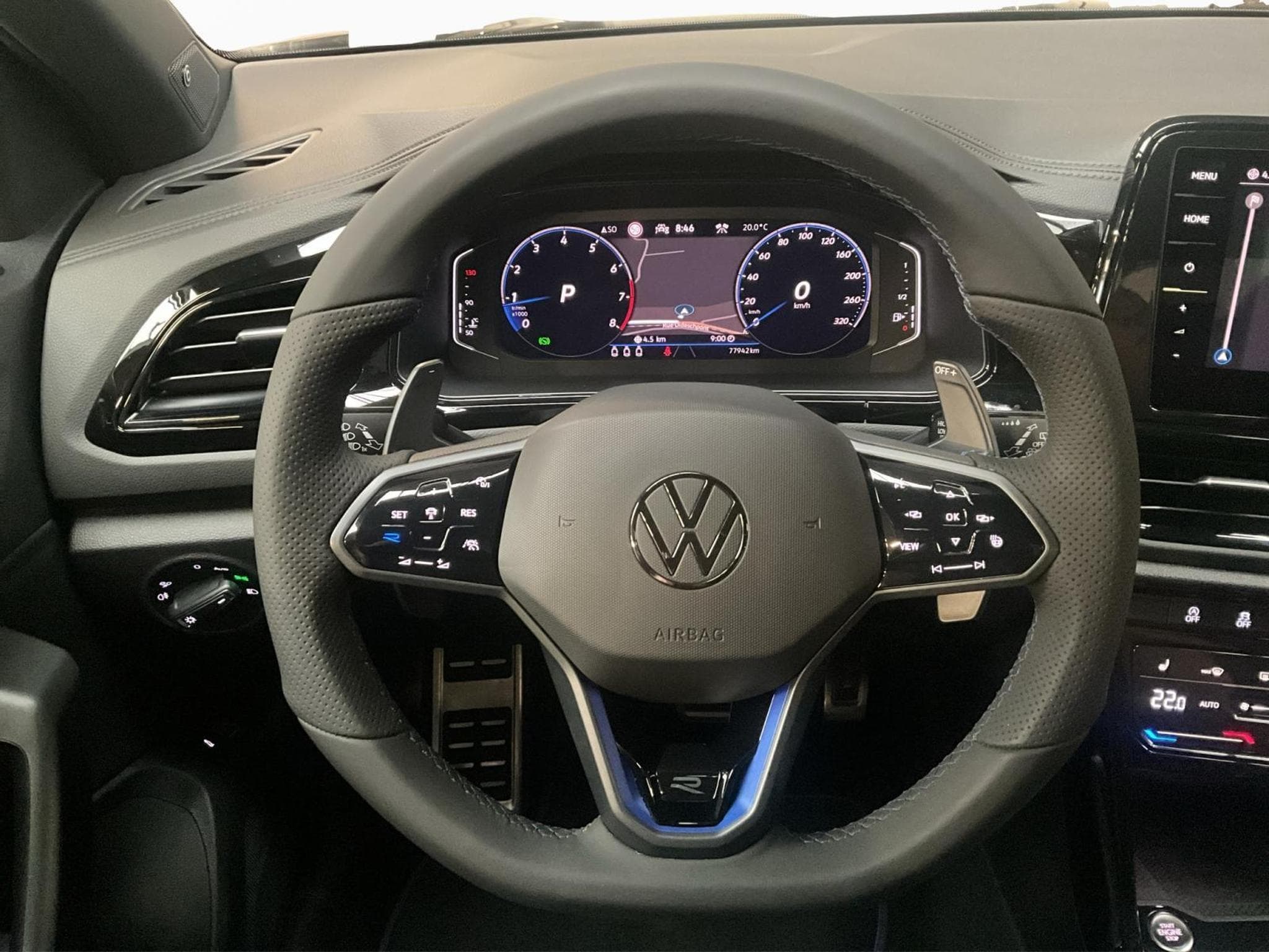 VW T-Roc R+DSG+4Motion+Matrix-Led+Navi+P.Leder+Black-style+Pano+Beats (2023) - Photo 10