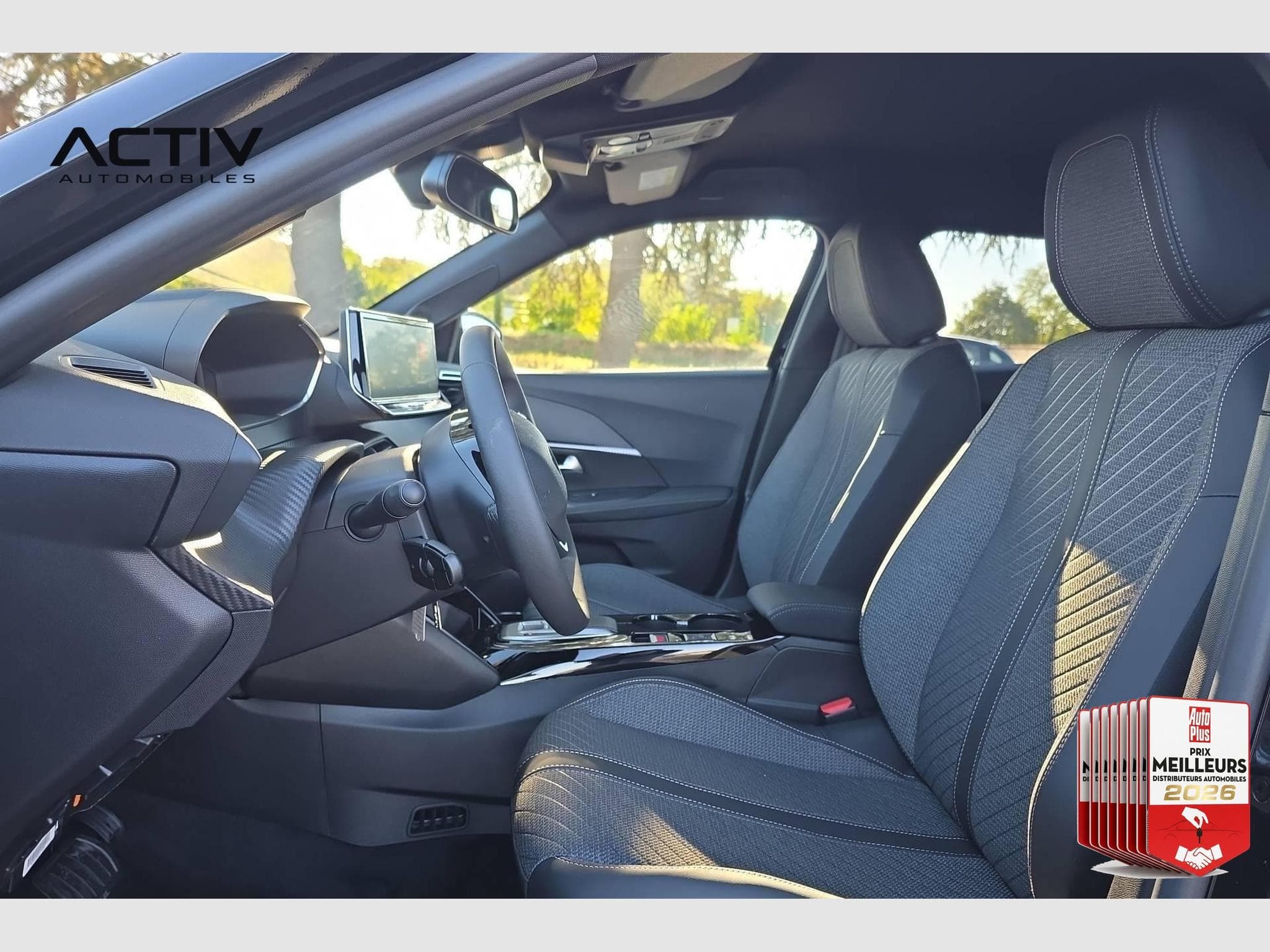 Peugeot 2008 Hybrid 145 e-DCS6 Allure (2026) - Foto 22