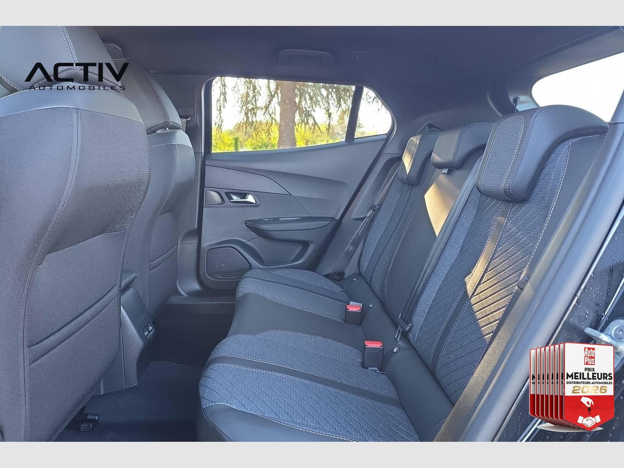 Peugeot 2008 Hybrid 145 e-DCS6 Allure (2026) - Foto 21