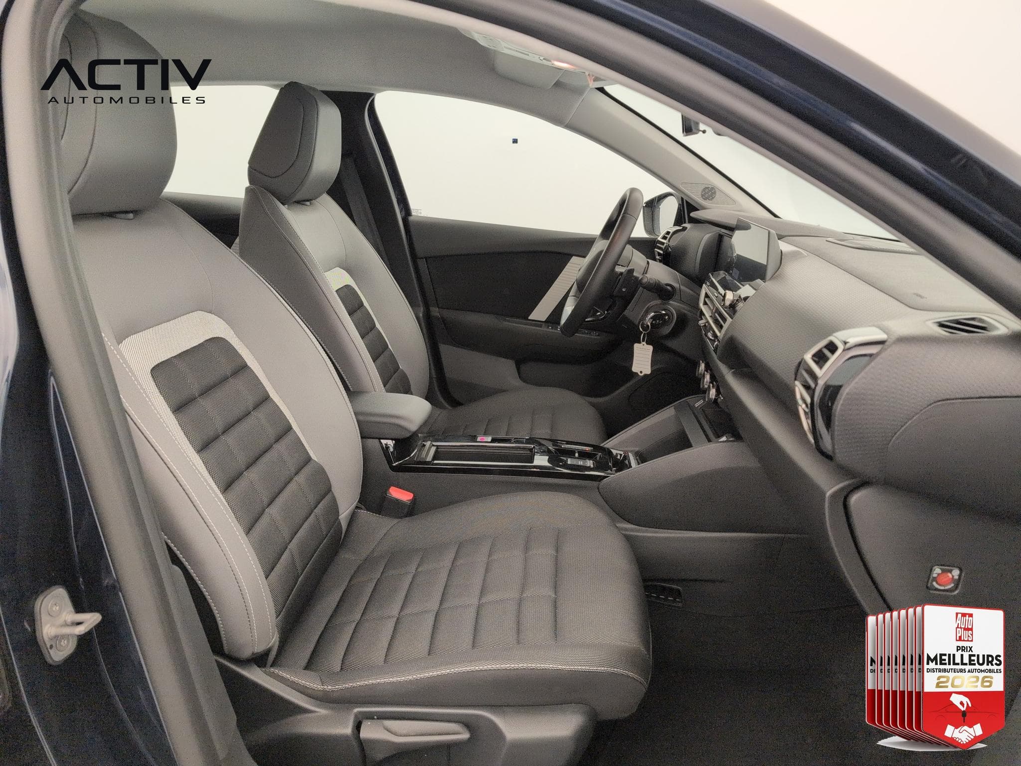 Citroën C4 Hybride 145 ch e-DCS6 Plus (2025) - Photo 9