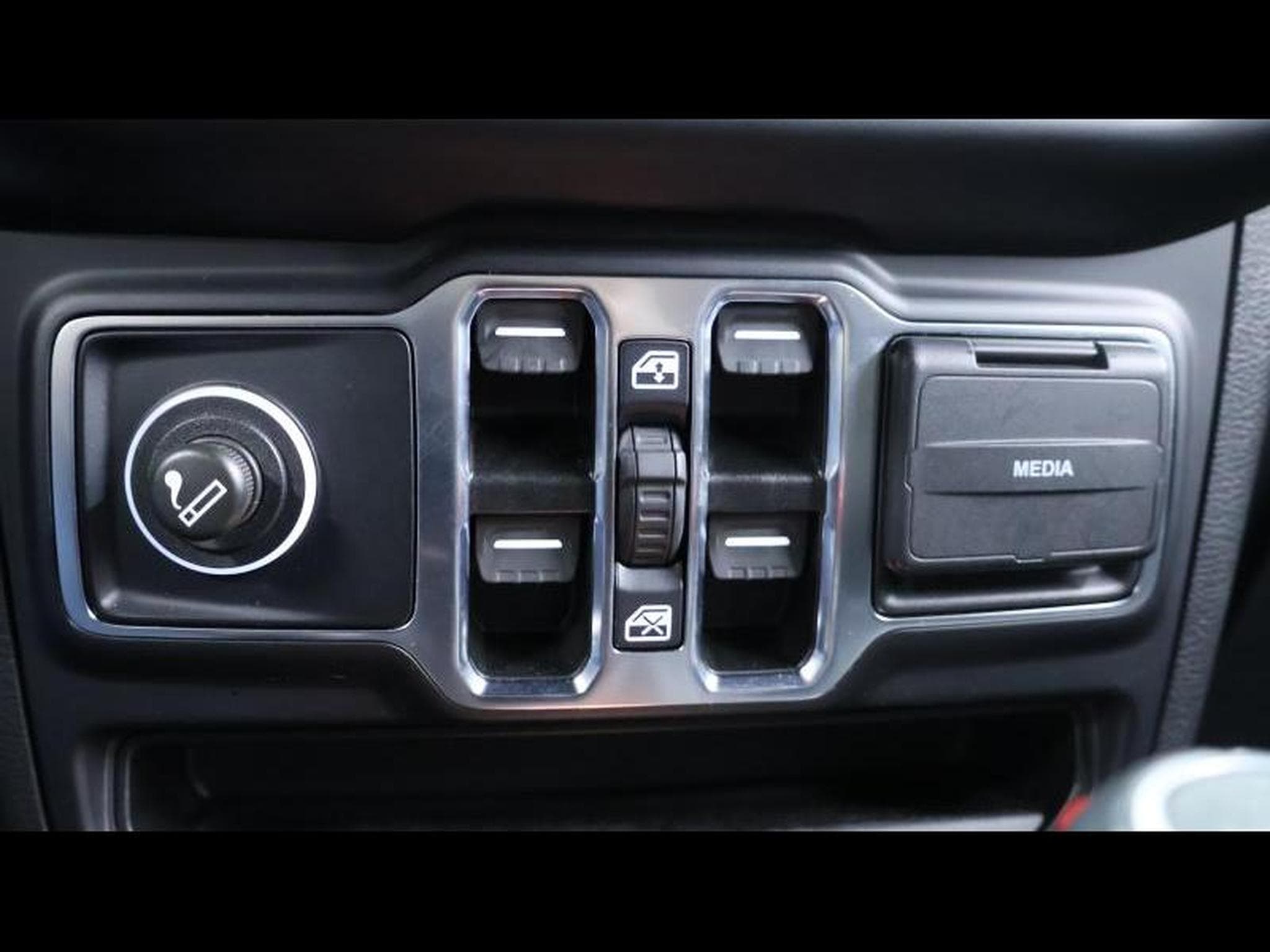 Jeep Wrangler Sahara 2.0 T 272h Auto (2022) - Photo 28