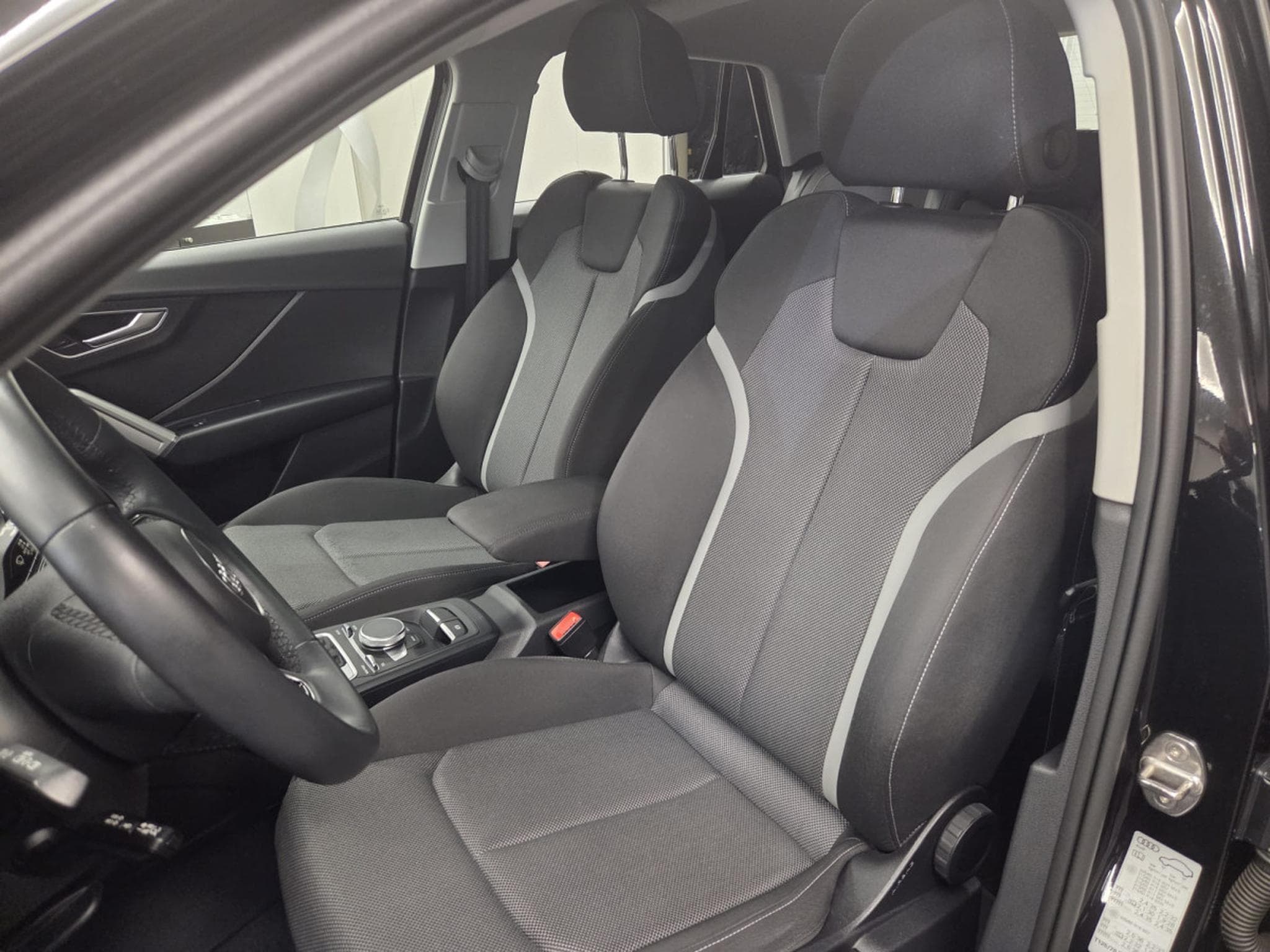 Audi Q2 Advanced 35 TFSI 150 CH / 110 kW S tronic (2022) - Foto 2