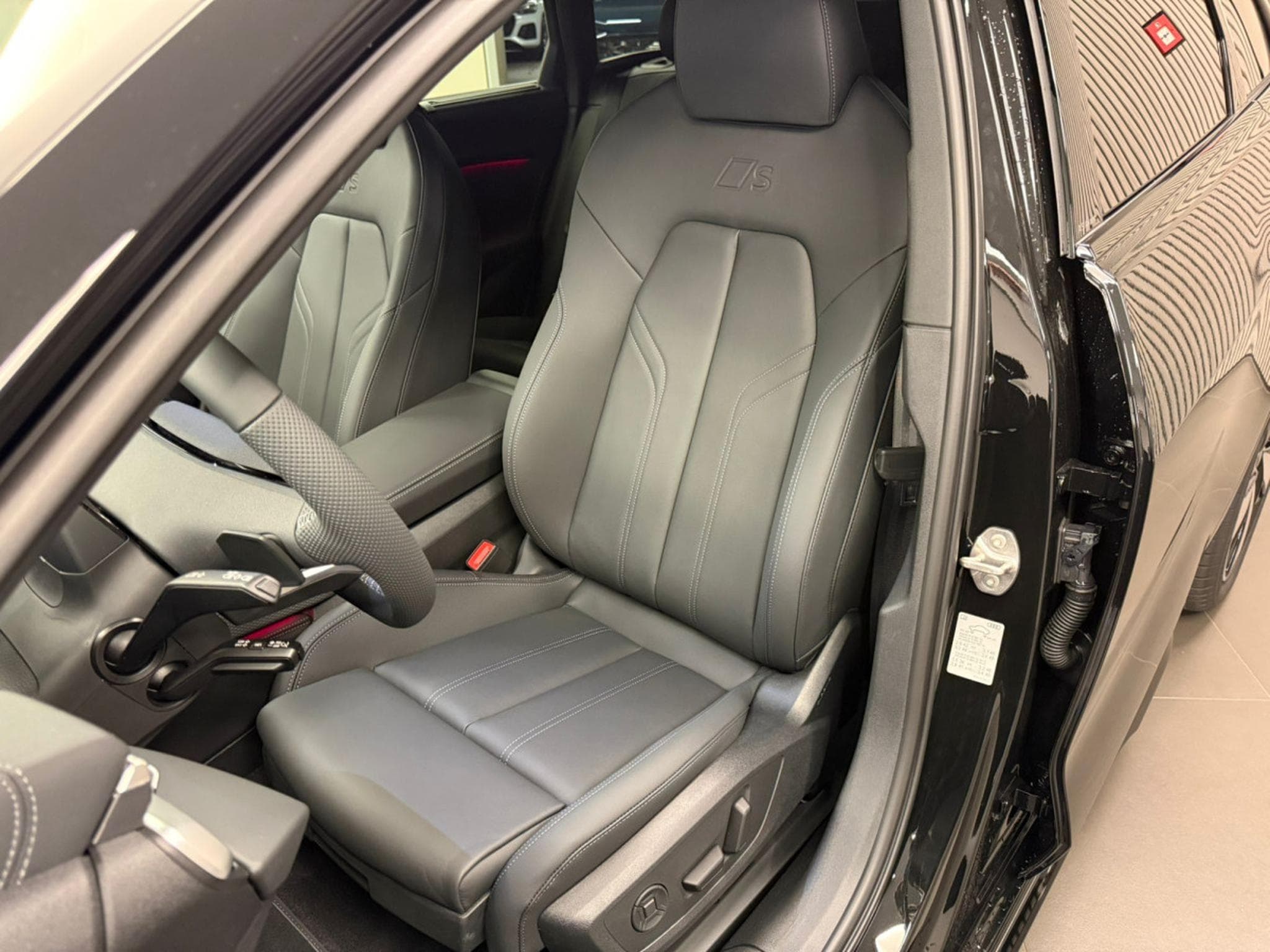 Audi A5 Avant e-hybrid S line 367 CH / 270 kW S tronic (2026) - Photo 2