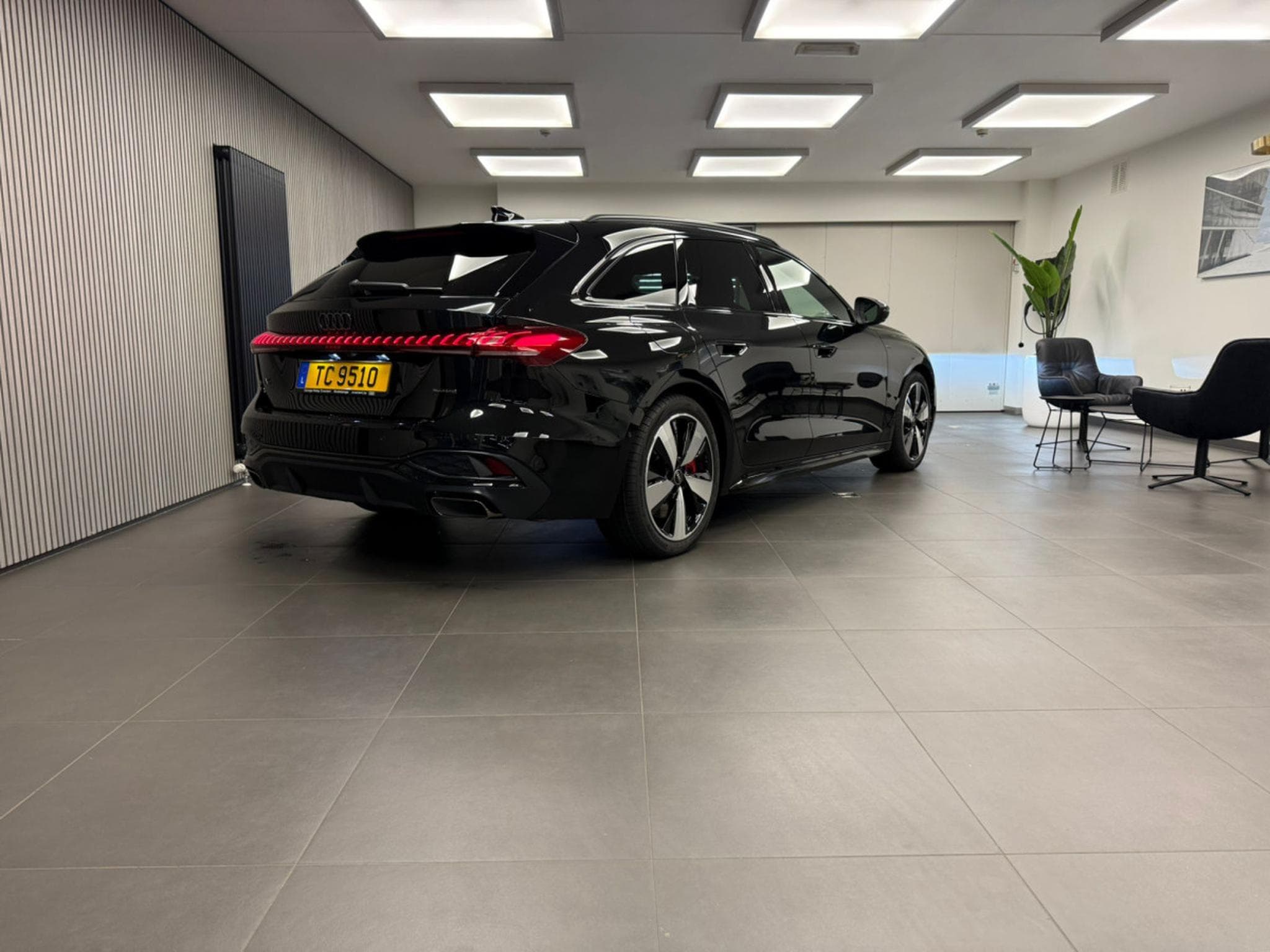 Audi A5 Avant e-hybrid S line 367 CH / 270 kW S tronic (2026) - Photo 7