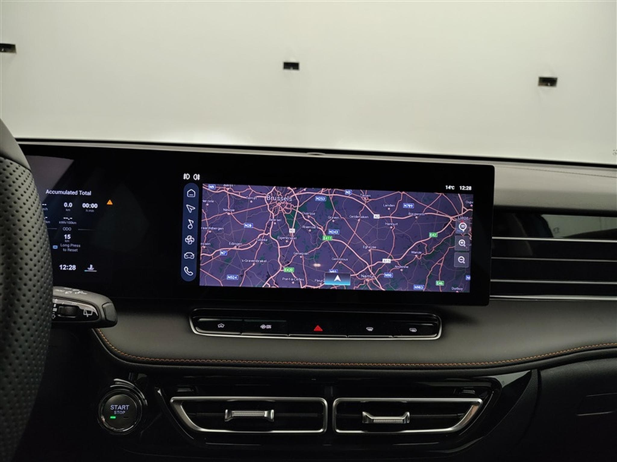 MG EHS 1.5 PHEV Comfort NAVI / FULL LED / CAMERA / JA 19" (2026) - Photo 11