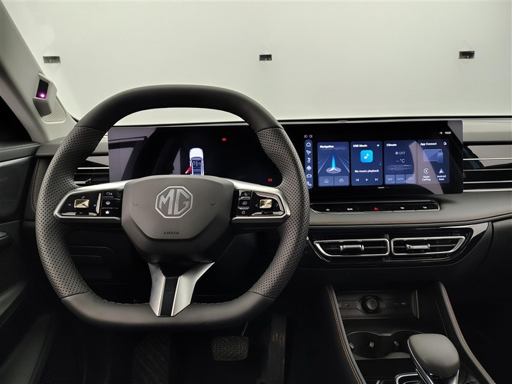 MG EHS 1.5 PHEV Comfort NAVI / FULL LED / CAMERA / JA 19" (2026) - Photo 9
