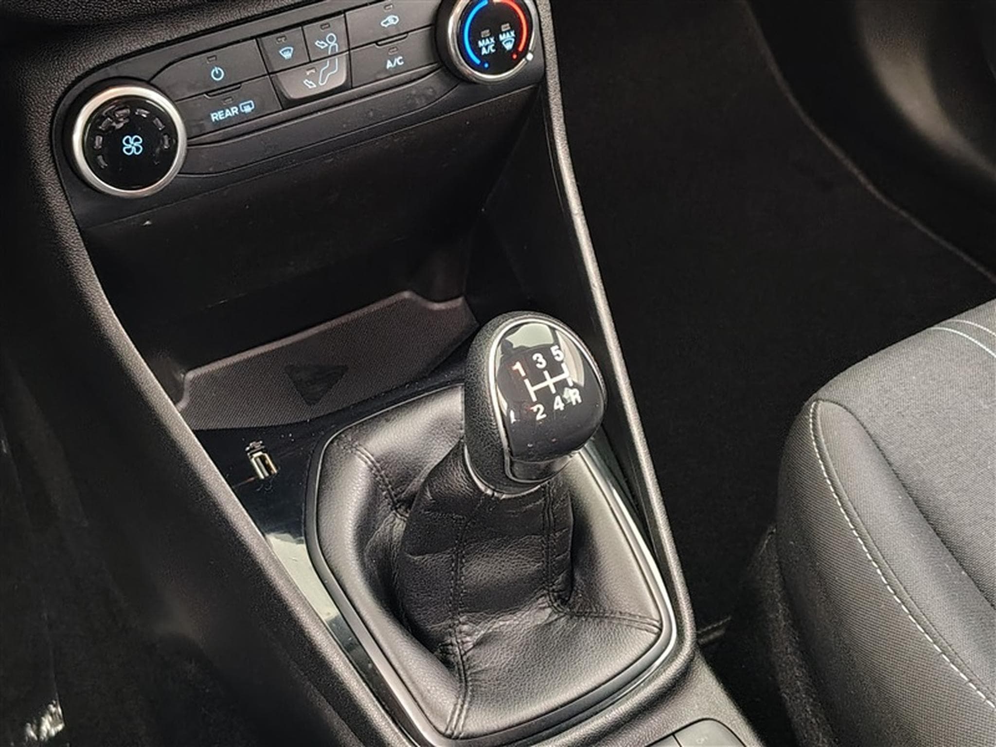 Ford Fiesta 1.1i Trend (2019) - Photo 12