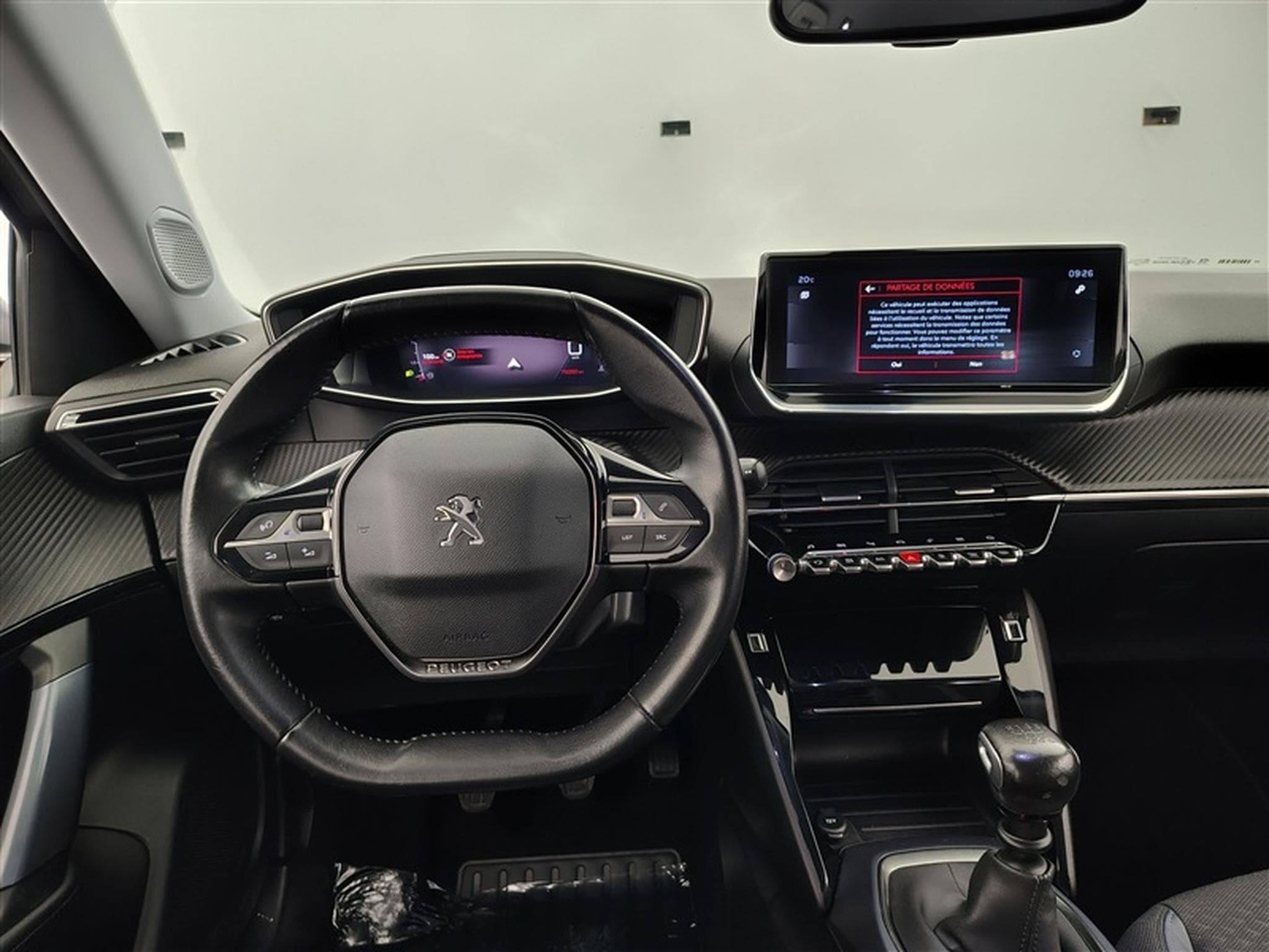 Peugeot 2008 1.2 PureTech Allure Pack NAVI / CARPLAY / CAMERA (2020) - Photo 9