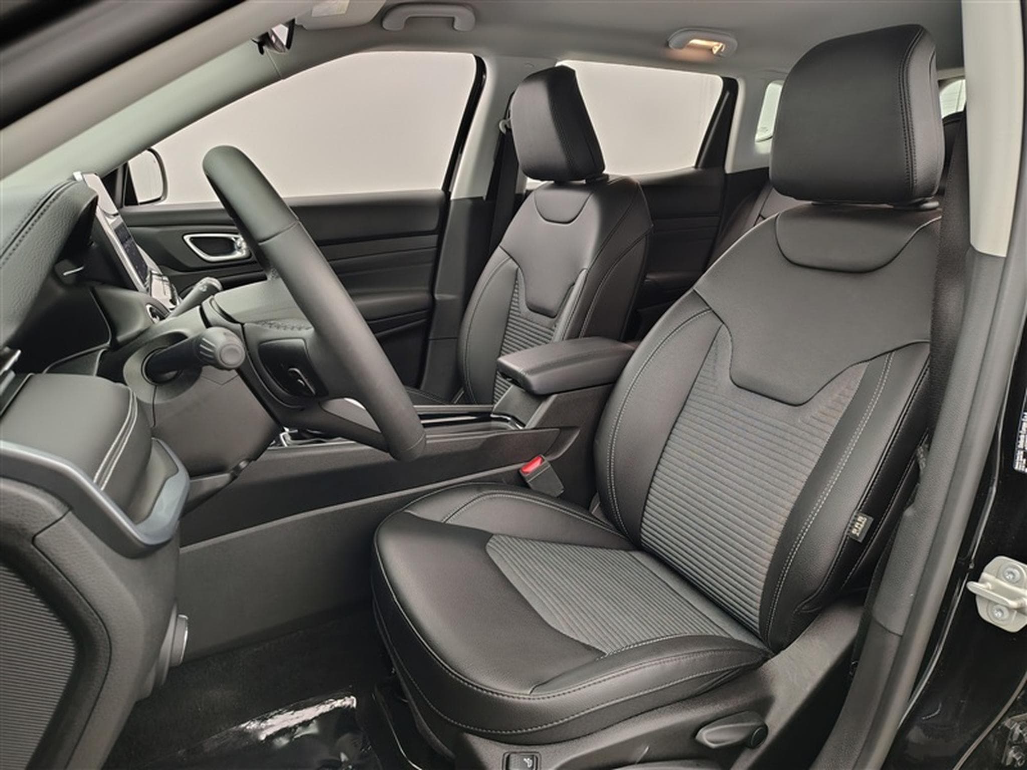 Jeep Compass 1.5 Turbo 130Cv T4 BVR7 e-Hybrid Altitude CARPLAY / CAMERA (2025) - Photo 7