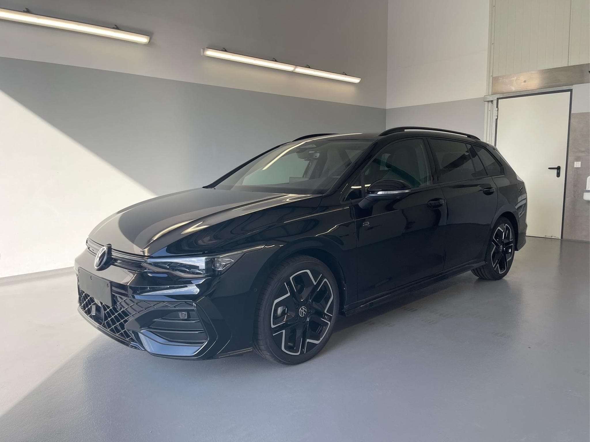 VW Golf Variant R-Line (2026) - Foto 1