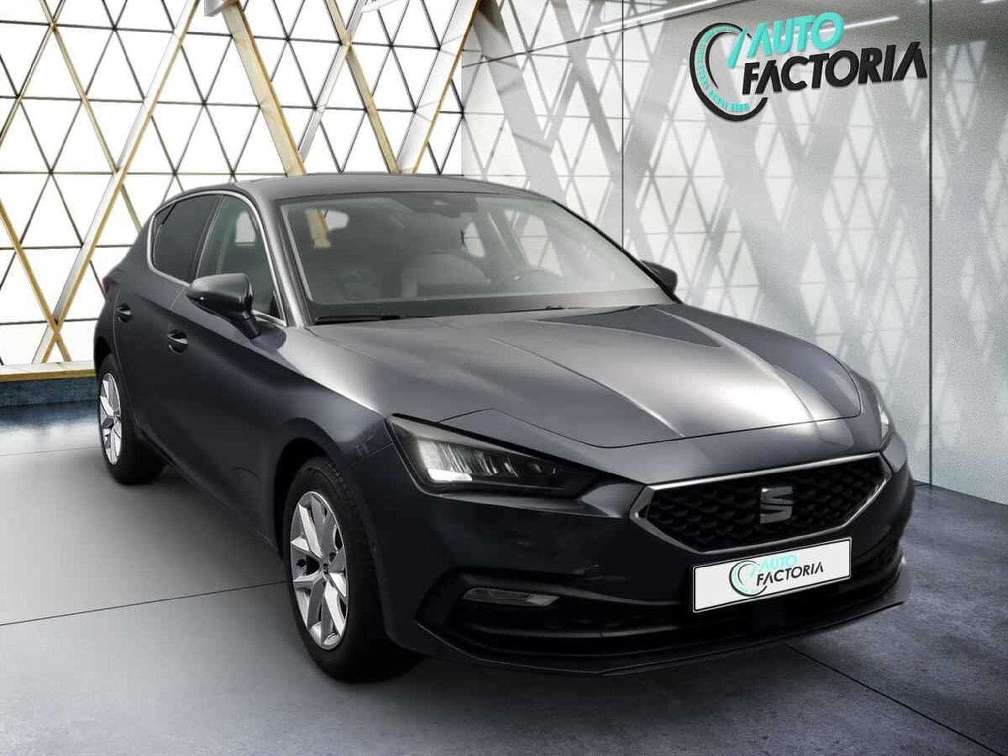 Seat Leon -26% 2.0 TDI 115cv +MIRRORLINK+CAM+LED+Options (2025) - Foto 2