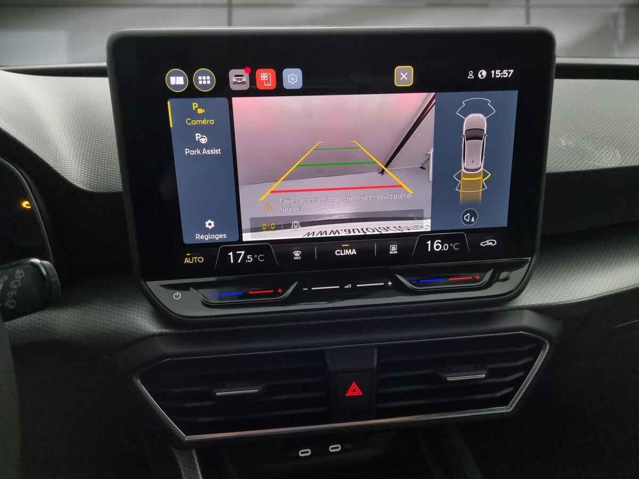 Seat Leon -26% 2.0 TDI 115cv +MIRRORLINK+CAM+LED+Options (2025) - Foto 9