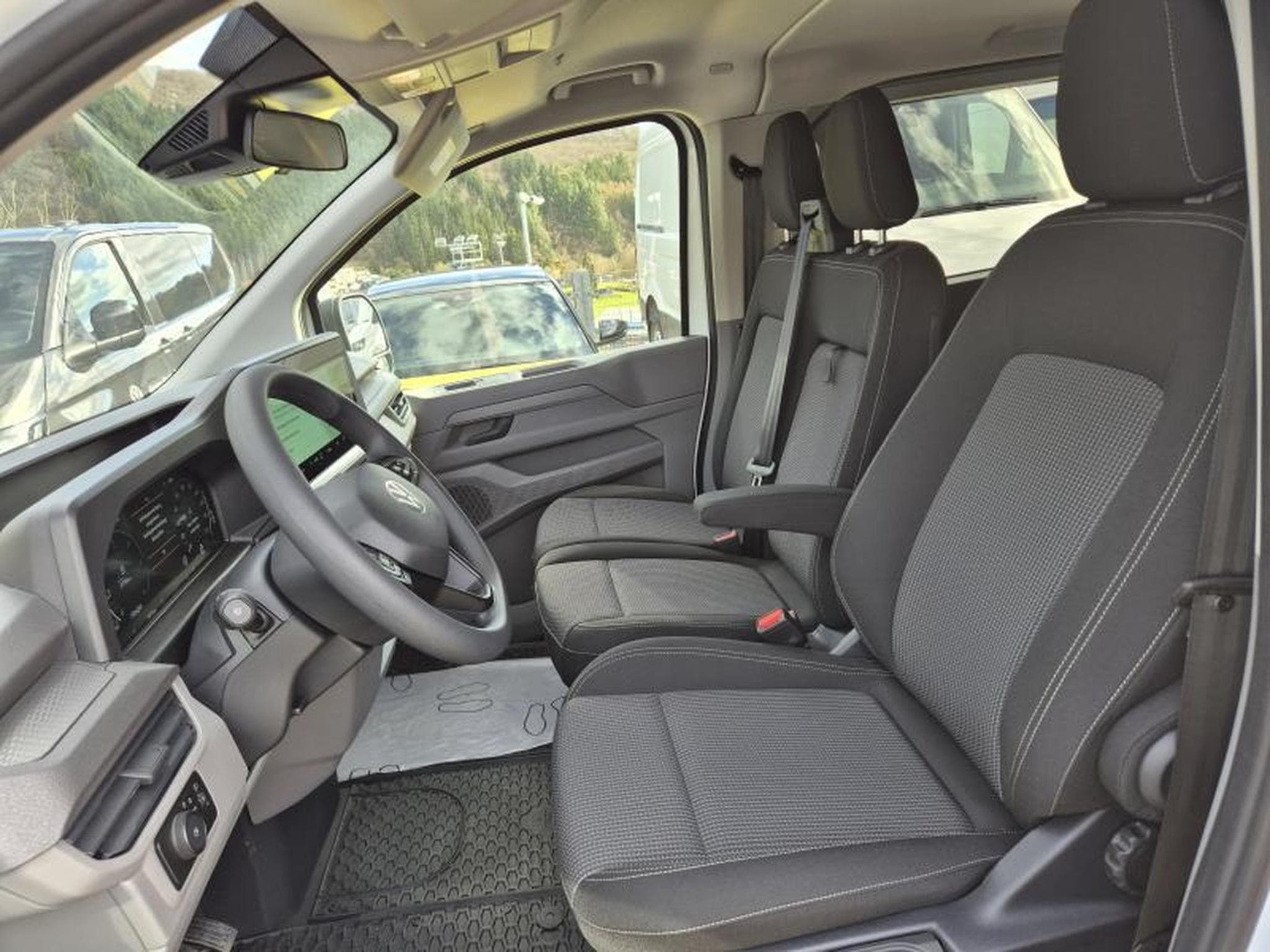 VW Caravelle Combi court (2026) - Photo 5