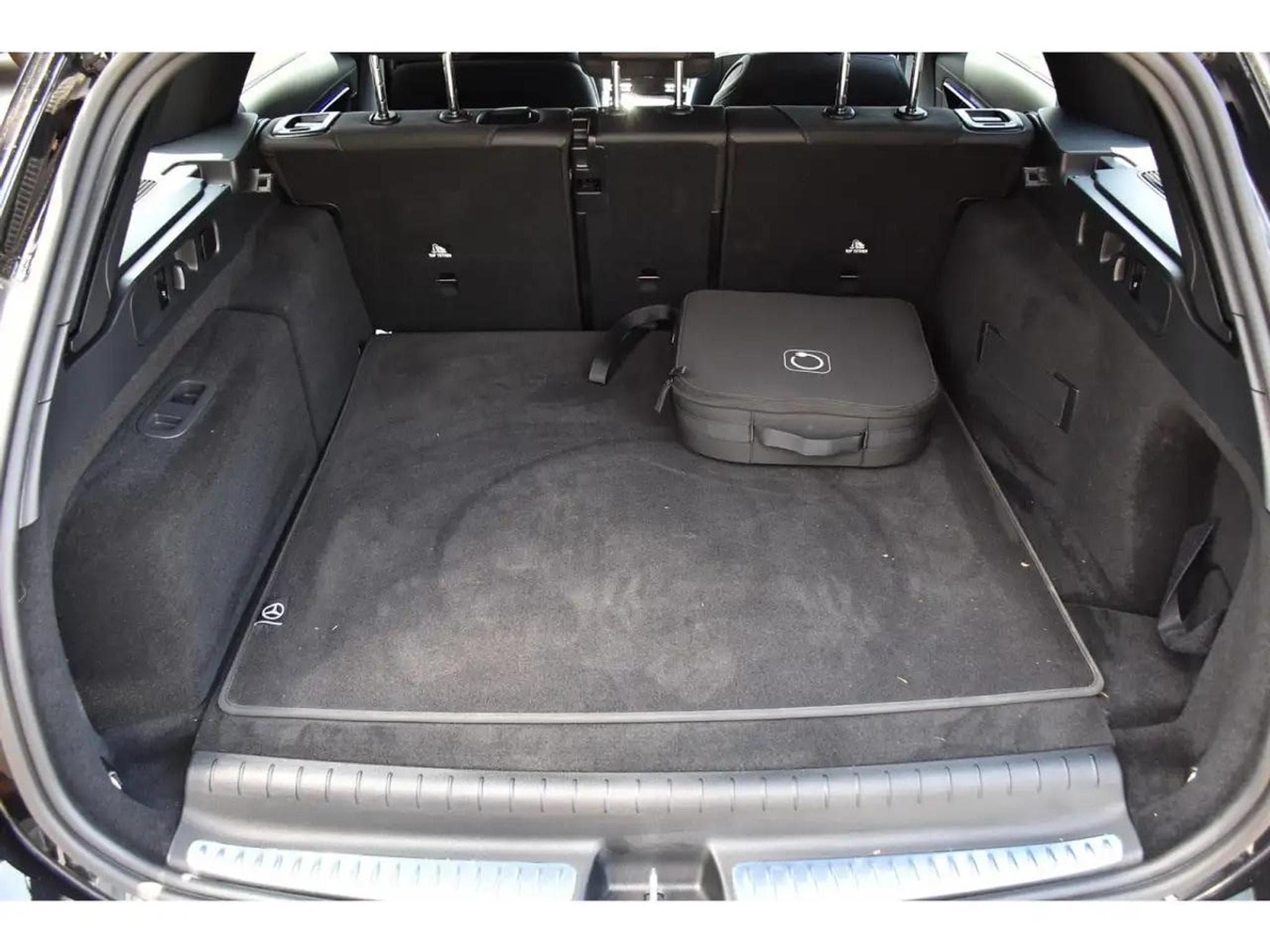 Mercedes C 200 (2025) - Photo 23