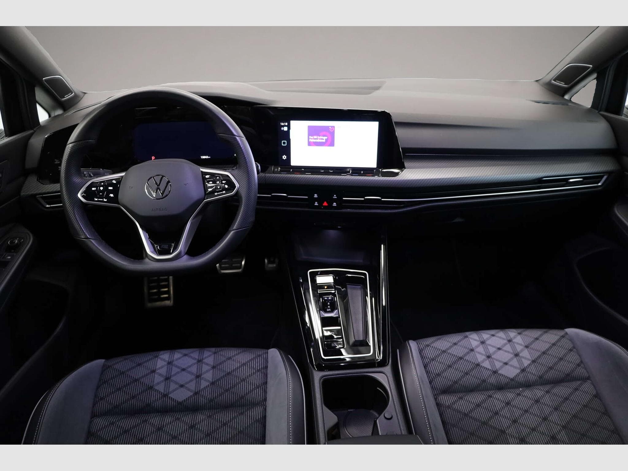 VW Golf (2024) - Photo 6