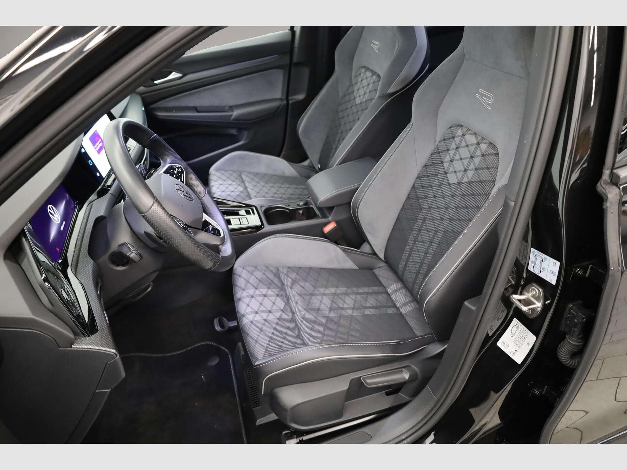 VW Golf (2024) - Photo 5