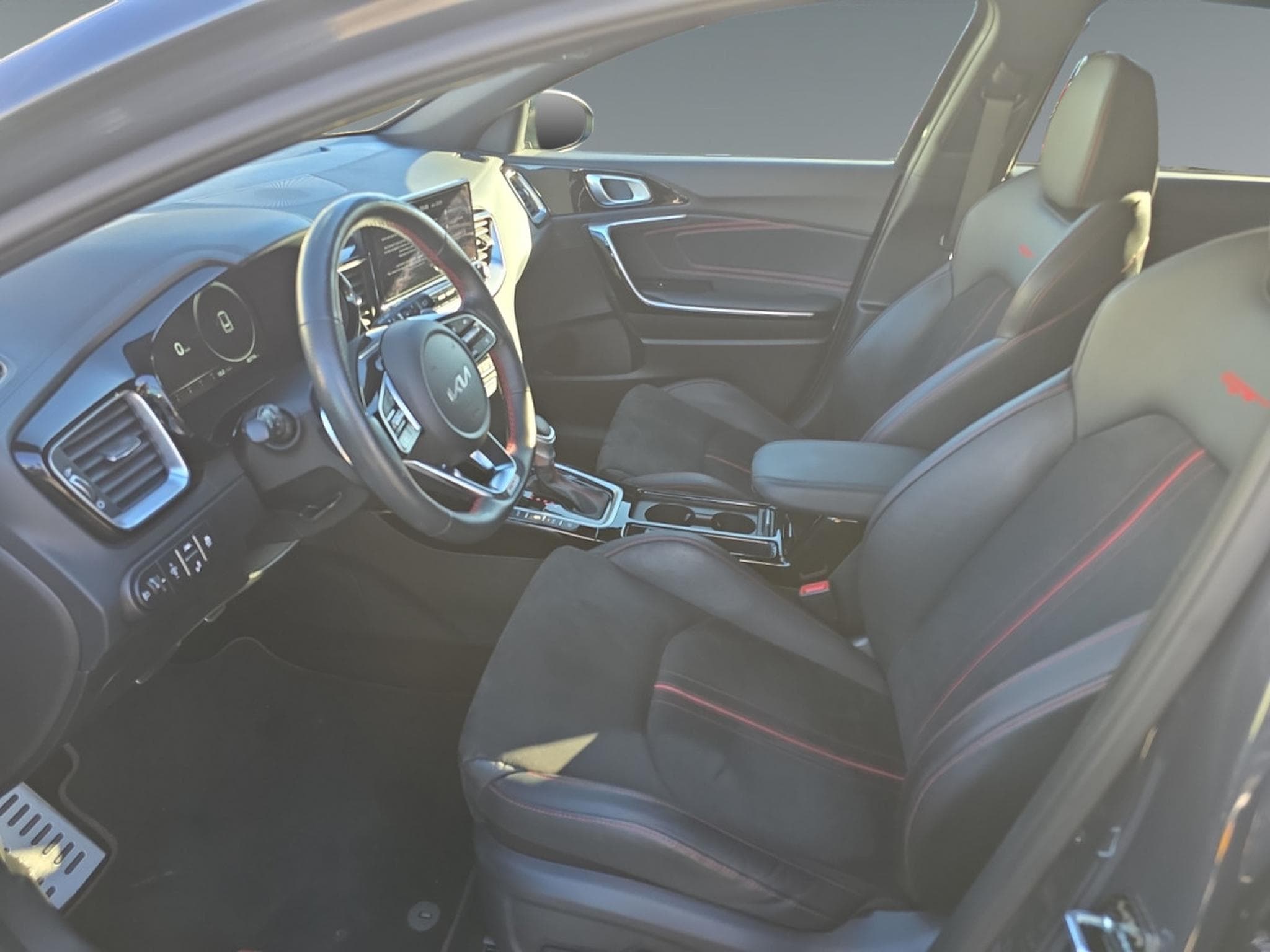 Kia Ceed GT 1.6T 204 DCT (2023) - Photo 9